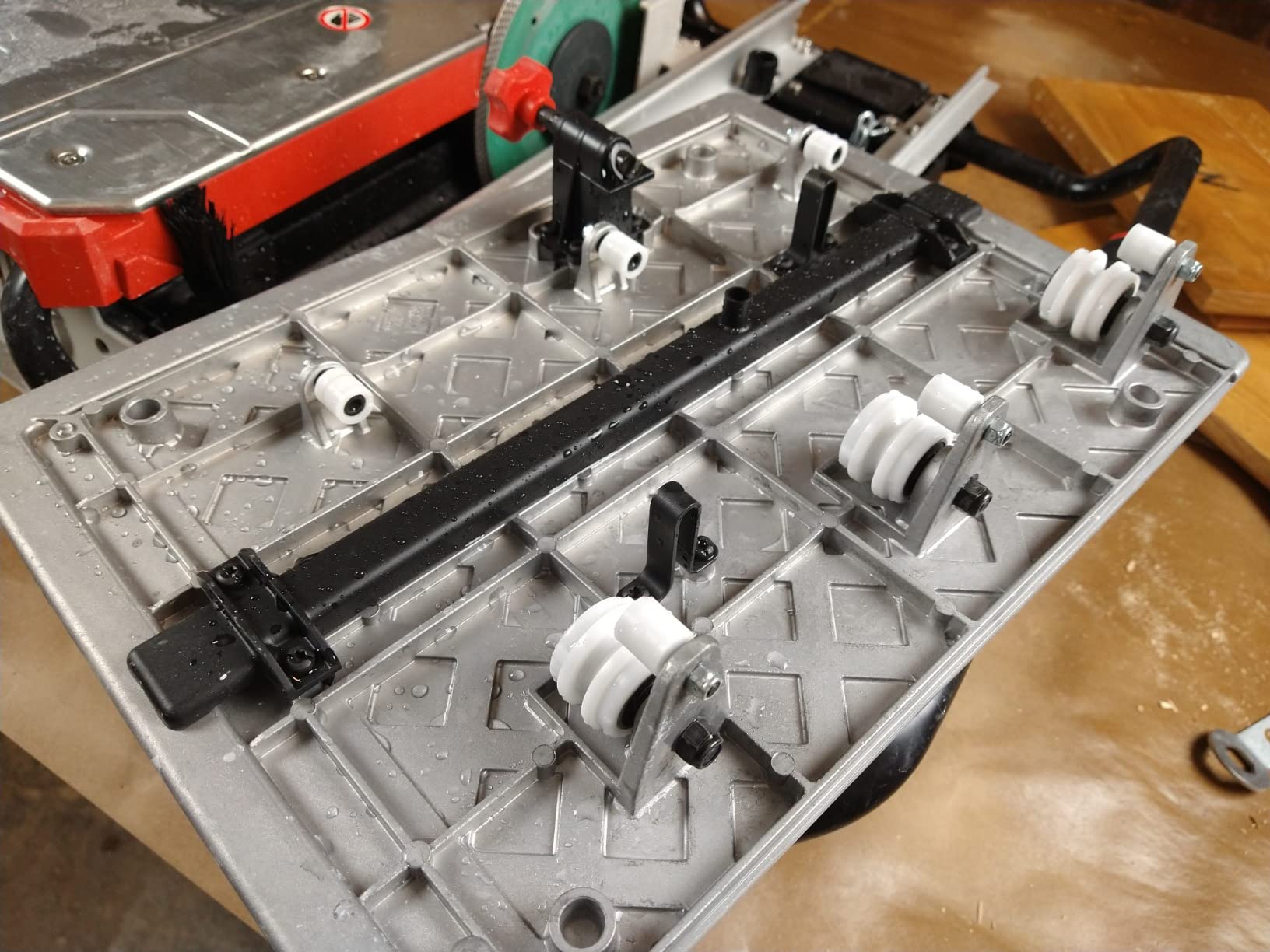 PORTER-CABLE Tile Saw, Wet Saw with 7-inch Cutting Capacity and On-Board Cutting Guide (PCE980) customer photo 2