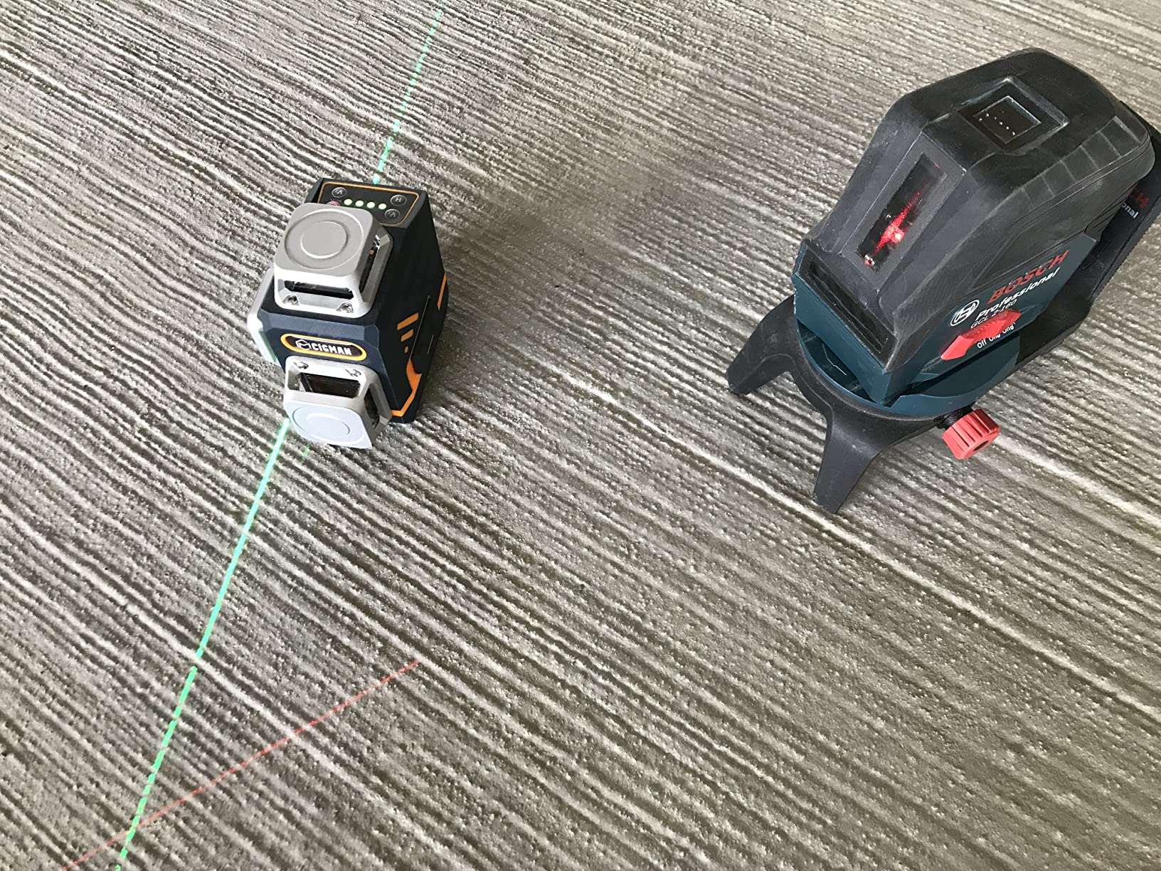 CIGMAN Laser Level Self Leveling 3x360° 3D Green Cross Line for Construction and Picture Hanging, Rechargeable battery, Remote Controller, Magnetic Rotating Stand Included customer photo 1