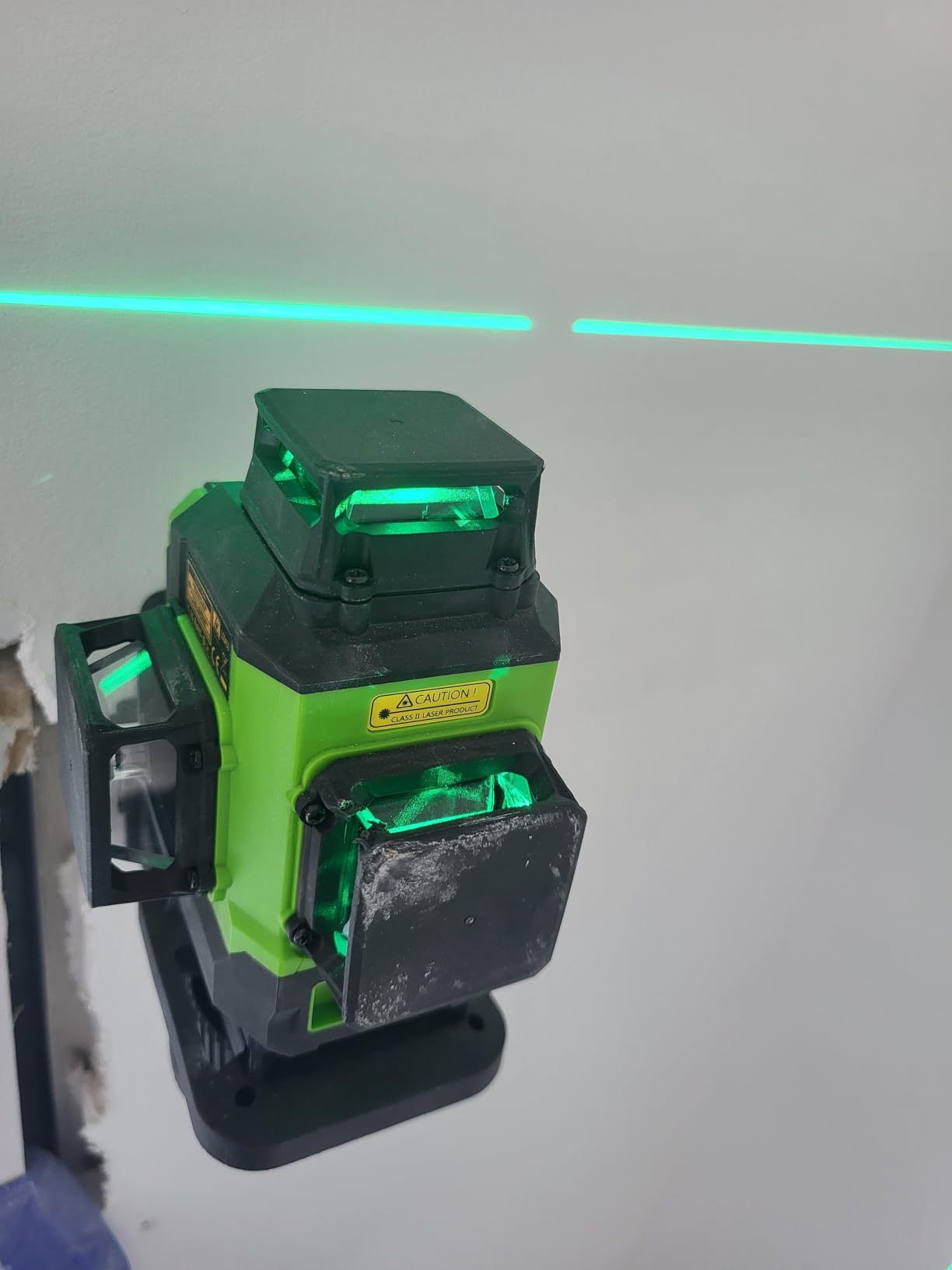 Huepar Laser Level 360 Self Leveling, Rechargeable Green Laser 3x360 Degree Cross Line Lazer Leveler 3D Level Laser Tool for Construction and Picture Hanging, Strong Magnetic Bracket & Hard Carry Case - HM03CG customer photo 1