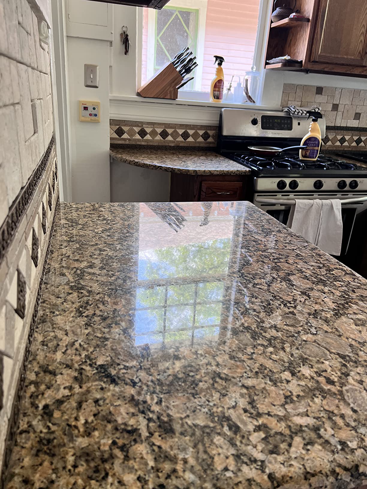 Granite Gold Polish Spray, Streak-Free Shine for Granite, Quartz, Marble, Travertine, Natural Stone Countertops, 24 Fl Oz (Pack of 1) customer photo 2