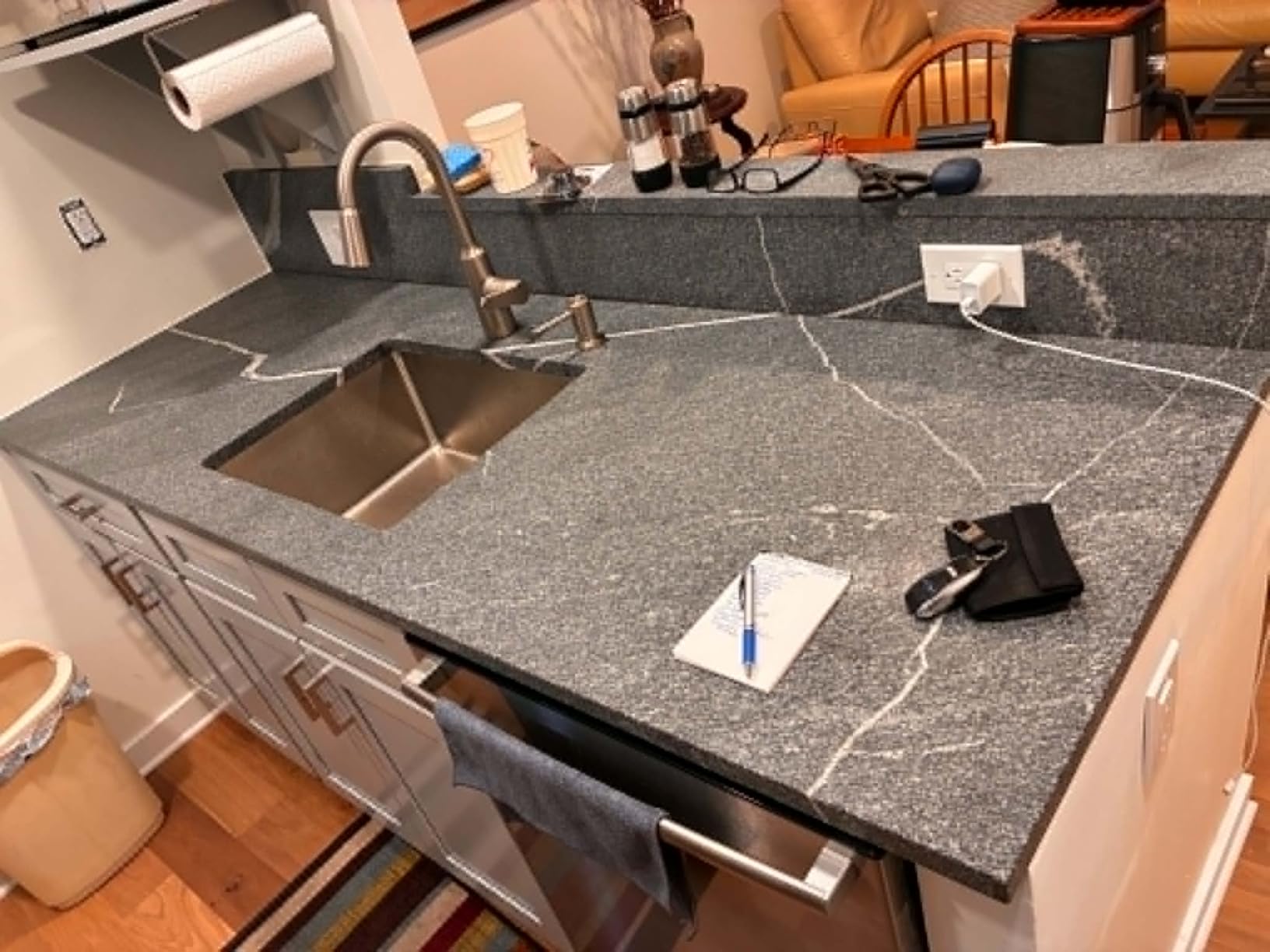 Miracle Sealants 511 Impregnator Advanced Penetrating Sealer for Countertops, Stone, Tile & Grout, Quart customer photo 1