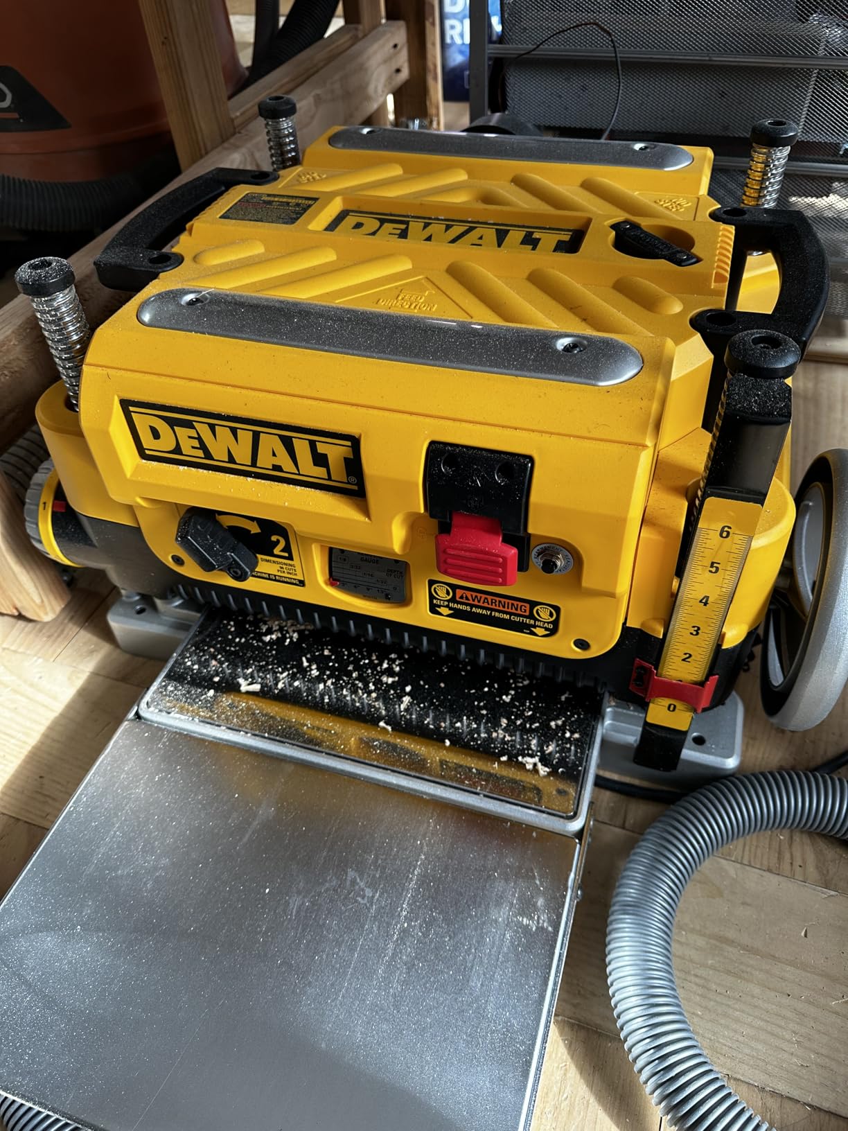 DEWALT Thickness Planer, 13-inch Wood Planer, Three Knife Two Speed, 15 Amp, 20,000 RPM Motor (DW735X) customer photo 2