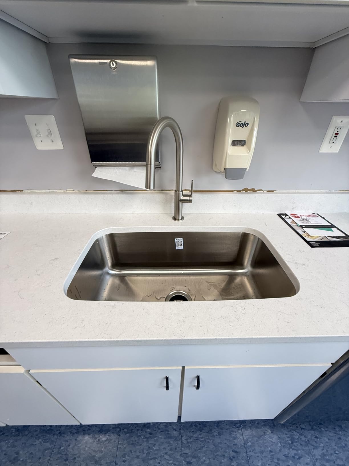 Ruvati 32-Inch Undermount Single Bowl Kitchen Sink - 16 Gauge Stainless Steel Kitchen Sink, Brushed Finish, Soundproof Padding - RVM4200 customer photo 1