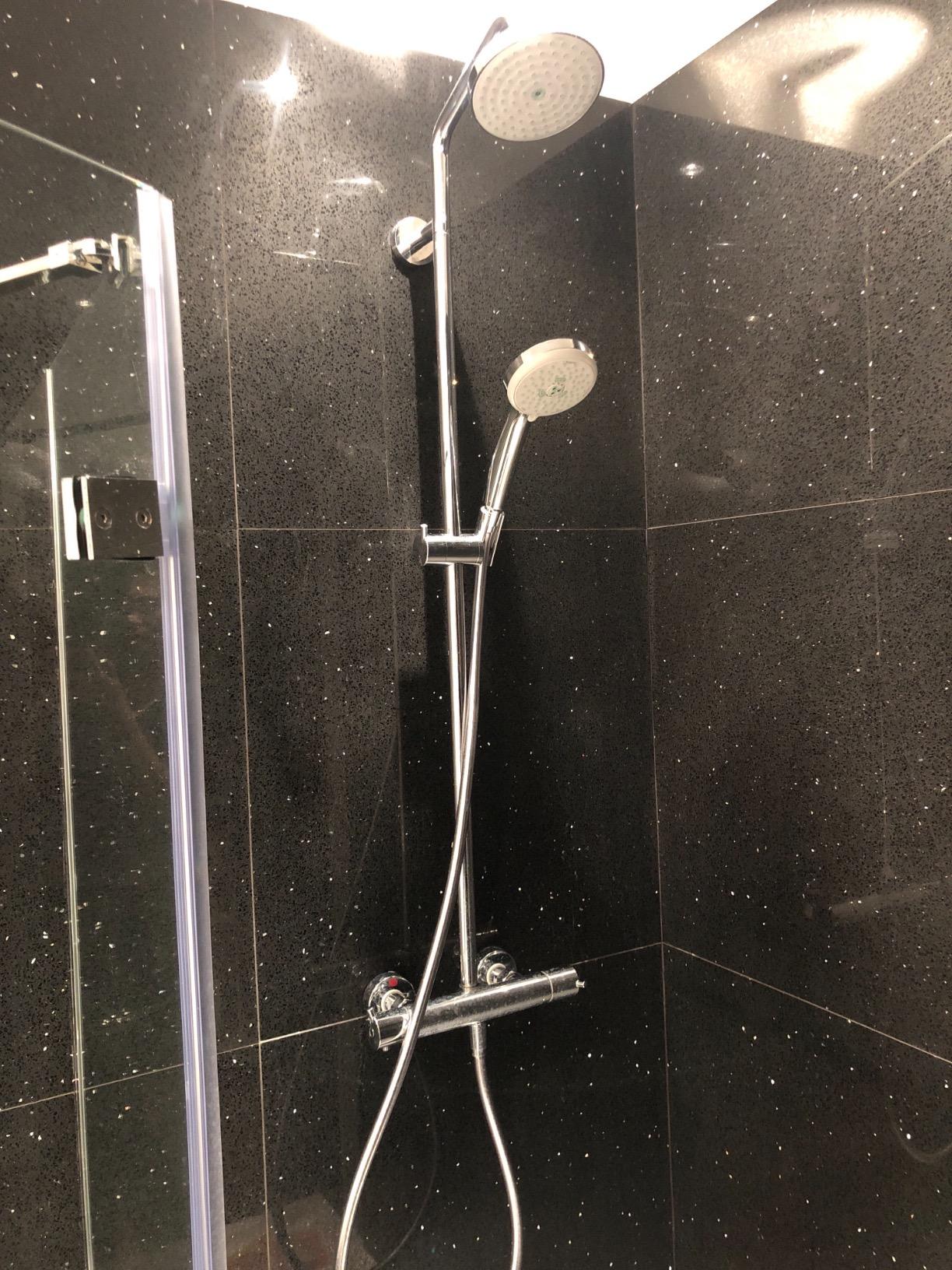 hansgrohe Croma Sliding Height Adjust Air Infusion, Rain AirPower Spray, QuickClean Showerpipe Shower Set in Chrome, 27169001 Small customer photo 2