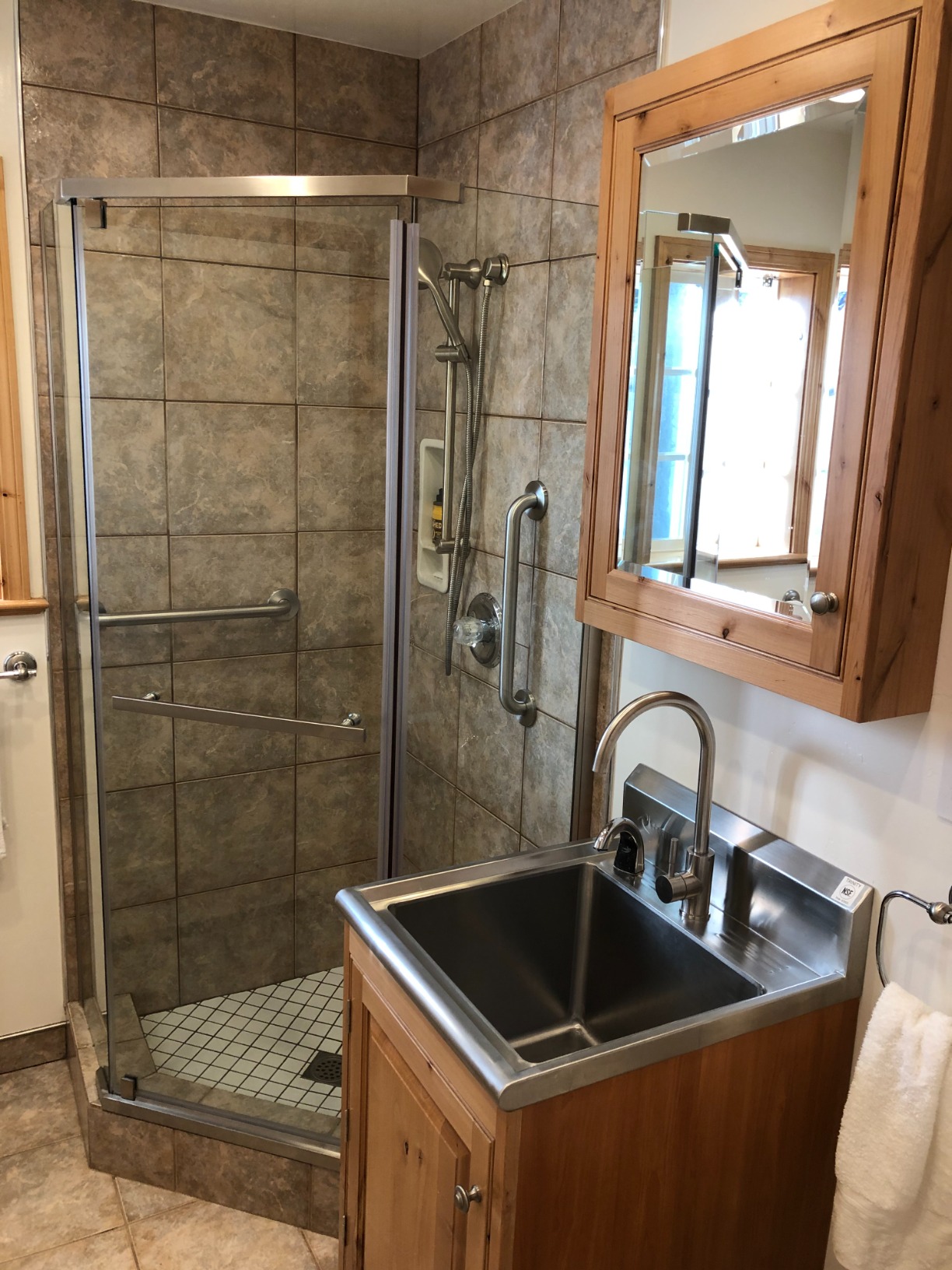 DreamLine Prism 34 1/8 in. x 72 in. Frameless Neo-Angle Pivot Shower Enclosure in Chrome, SHEN-2134340-01 customer photo 1