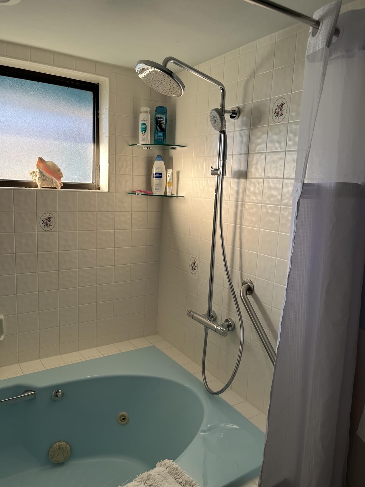 hansgrohe Croma Shower Faucet Set with Handheld Shower, Rain AirPower Spray, QuickClean Showerpipe Shower Set in Chrome, 27185001 Large customer photo 1