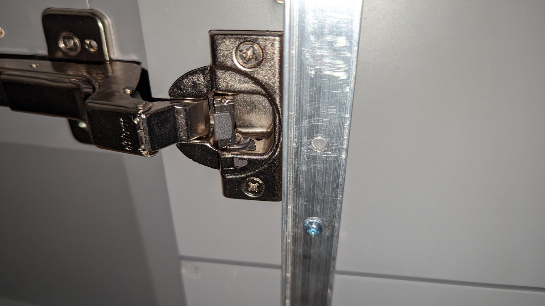 Blum Clip top BLUMOTION Soft Close Hinges, 110 Degree, Self Closing, Frameless, with Mounting Plates and Hinge Cover Plates (Inset - 2 Pack (1 Pair)) customer photo 2