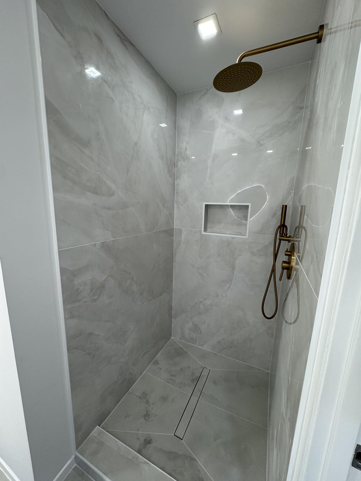 Neodrain 24-Inch Linear Shower Drain with Tile Insert Grate, Brushed 304 Stainless Steel Rectangle Shower Floor Drain, Linear Drain with Leveling Feet, Hair Strainer customer photo 1