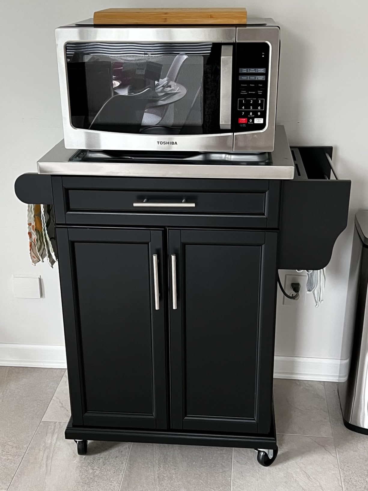 HOMCOM Kitchen Island on Wheels, Rolling Kitchen Cart with Stainless Steel Countertop, Drawer, Towel Rack and Spice Rack, Utility Storage Trolley, Black customer photo 2