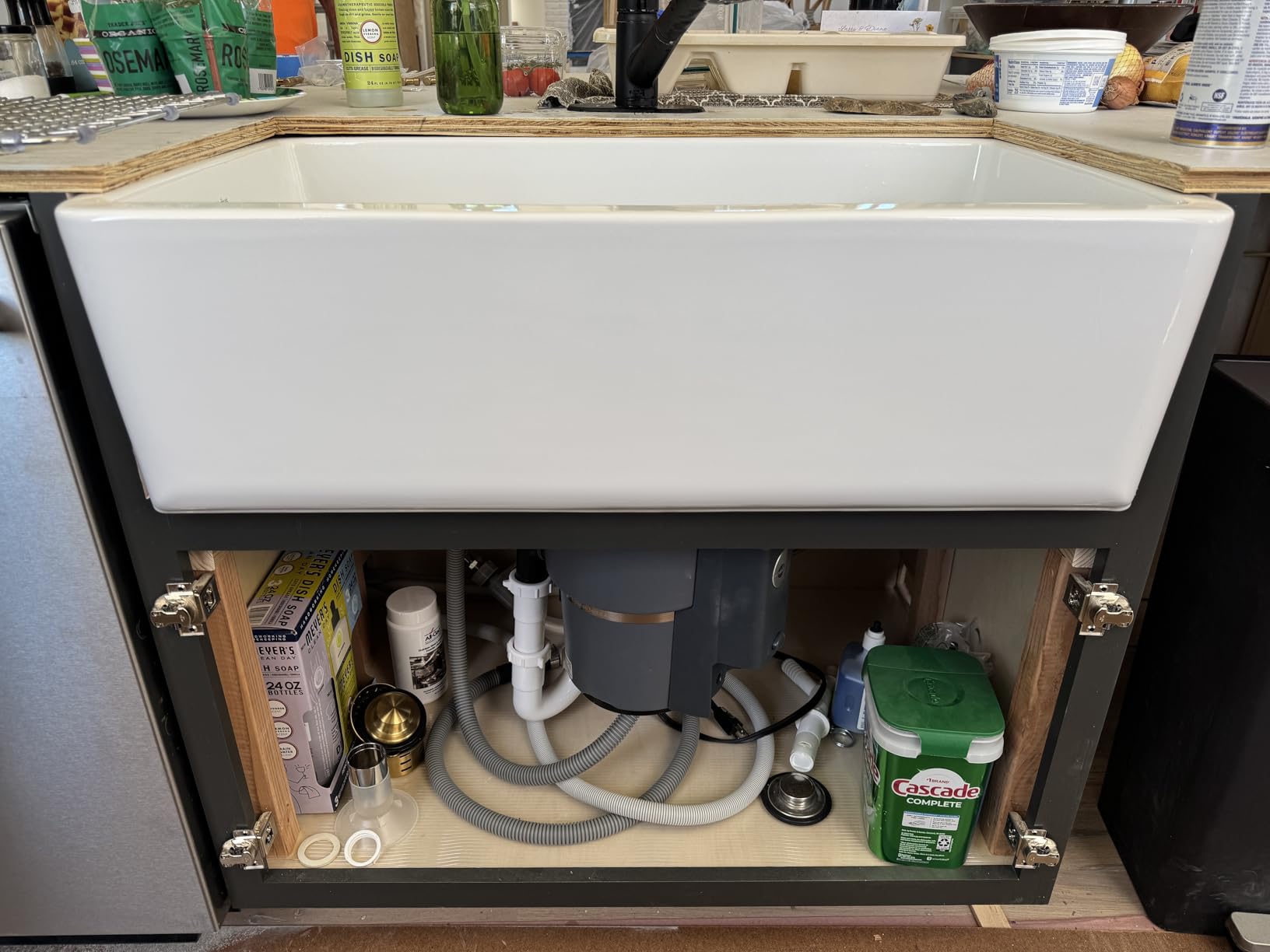 KRAUS KFR1-33GWH Turino Reversible 33-inch Fireclay Farmhouse Flat Apron Front Single Bowl Kitchen Sink with Bottom Grid in Gloss White customer photo 1