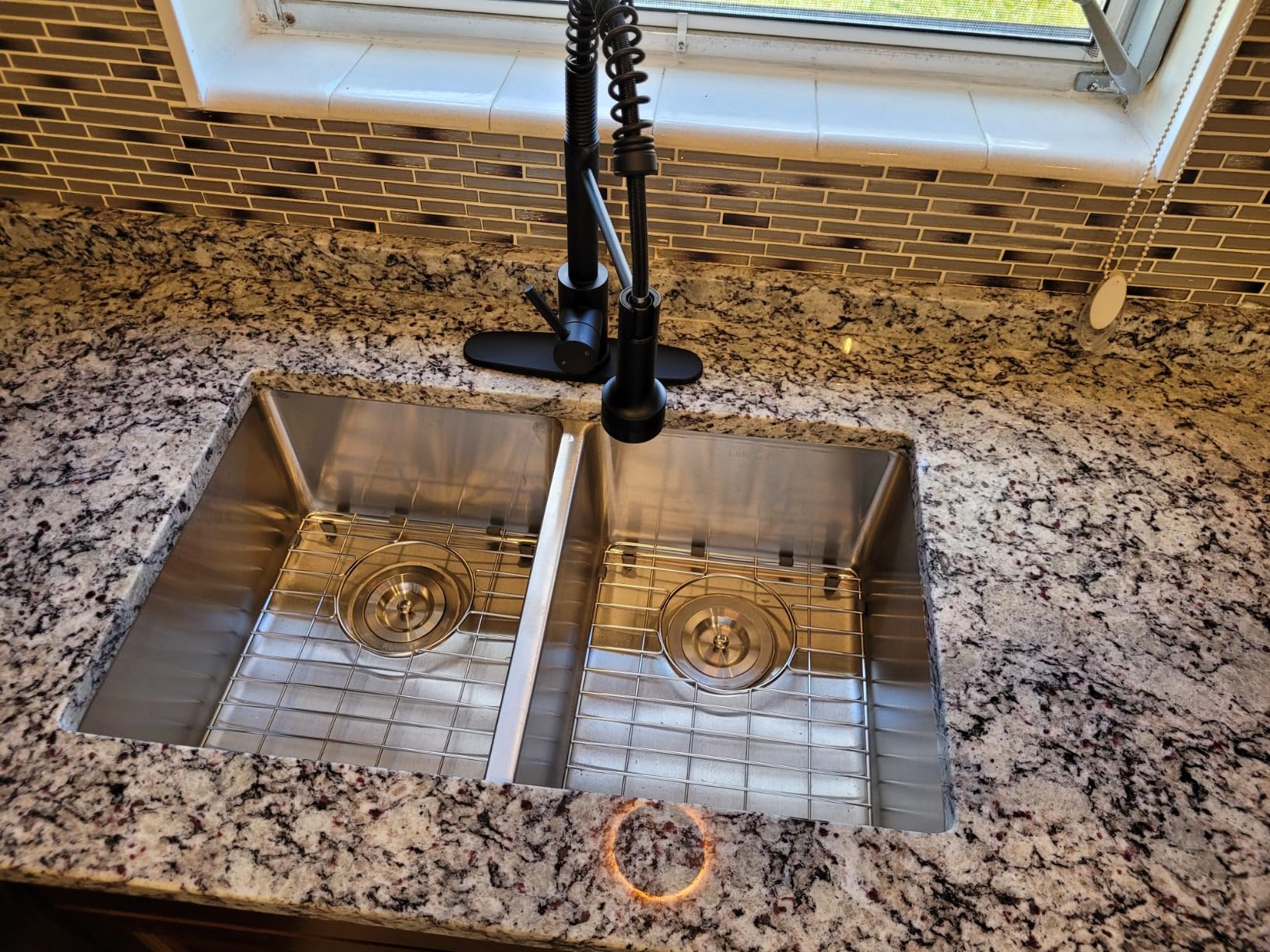 Ruvati 28-inch Undermount Kitchen Sink - 50/50 Double Bowl Kitchen Sink, 16 Gauge T-304 Stainless Steel Sinks, Undermount Sinks, Brushed Finish - RVM5077 customer photo 2