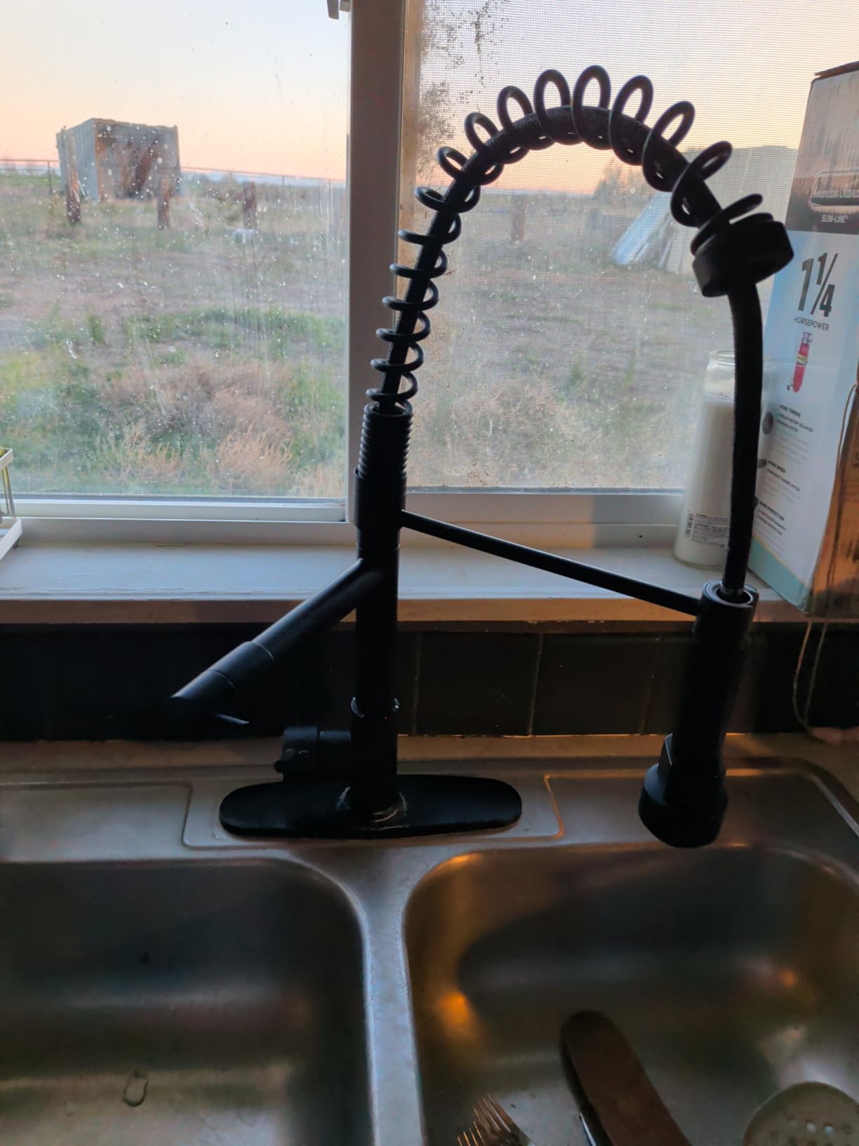 GIMILI Black Kitchen Faucet with Pull Down Sprayer Single Handle Single Hole Rv Kitchen Faucet for Farmhouse Bar Laundry Outdoor Sink customer photo 1