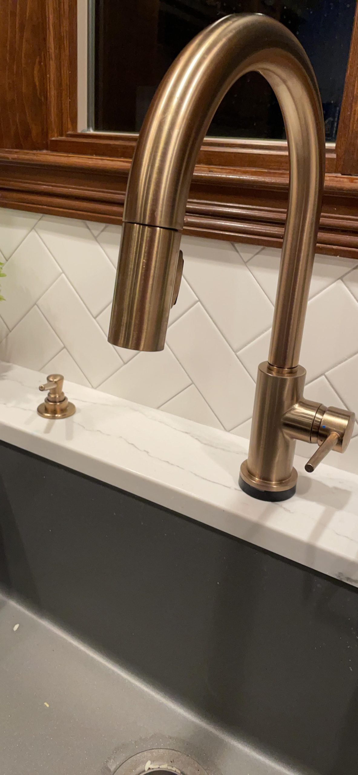 Delta Faucet Trinsic VoiceIQ Touchless Kitchen Faucet with Pull Down Sprayer, Alexa and Google Assistant Voice Activated, Matte Black 9159TV-BL-DST customer photo 2