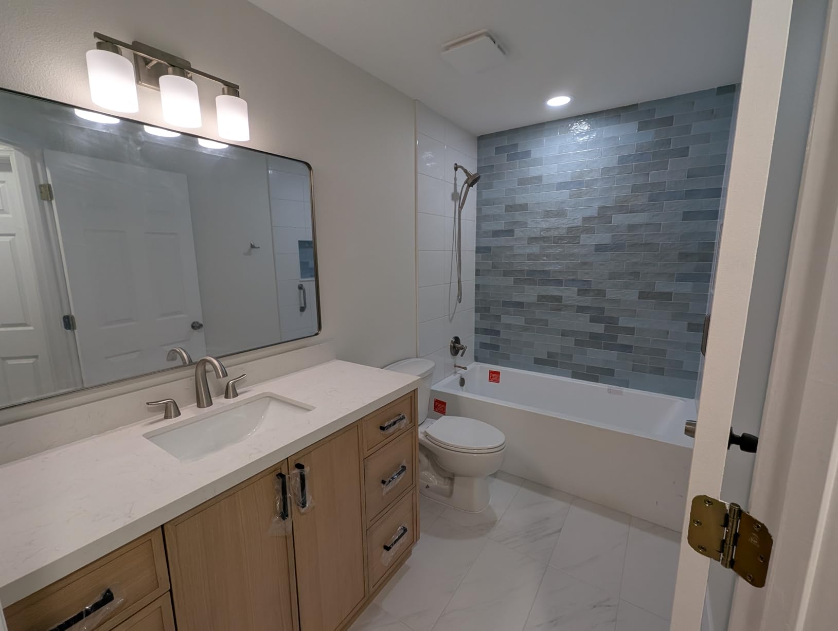 Fine Fixtures Acrylic Fiberglass Alcove Soaking Bathtub with Integral Apron Front in Glossy White - Right Hand Drain, 66