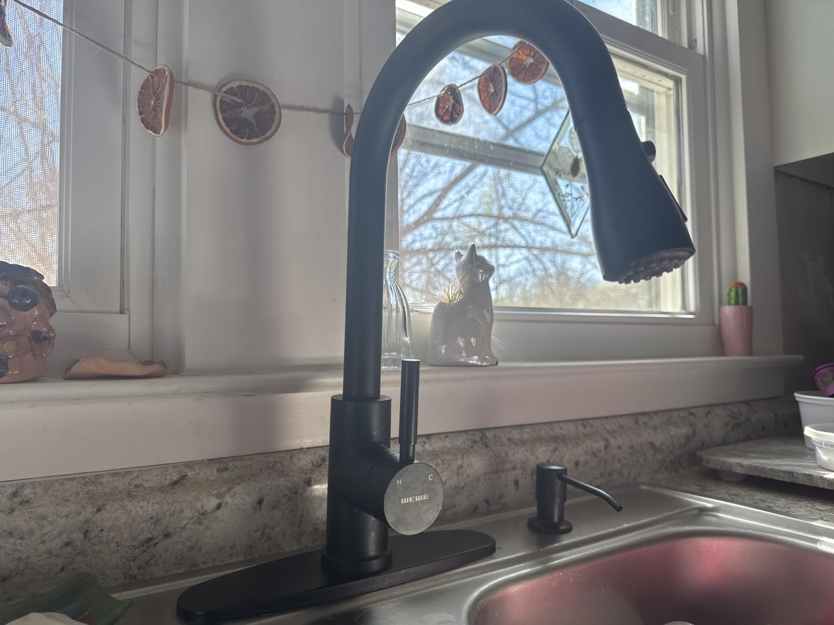 WEWE Pull-Down Kitchen Faucet, 3-Mode Sprayer, Matte Black, High Arc | 360° Swivel, Fits 1- or 3-Hole Sinks, Ceramic Cartridge, Easy-Clean Nozzles,Tool-Free Install, 304 Braided Supply Hoses customer photo 1