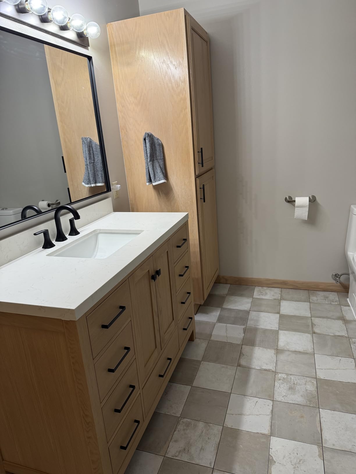 ARIEL Cambridge 48-inch Bathroom Vanity with Sink,Solid Wood, 1.5-inch Pure White Quartz Countertop & Backsplash, Single Rectangular Porcelain Sink, 2 Soft Closing Doors, 9 Dovetail Drawers, White customer photo 1