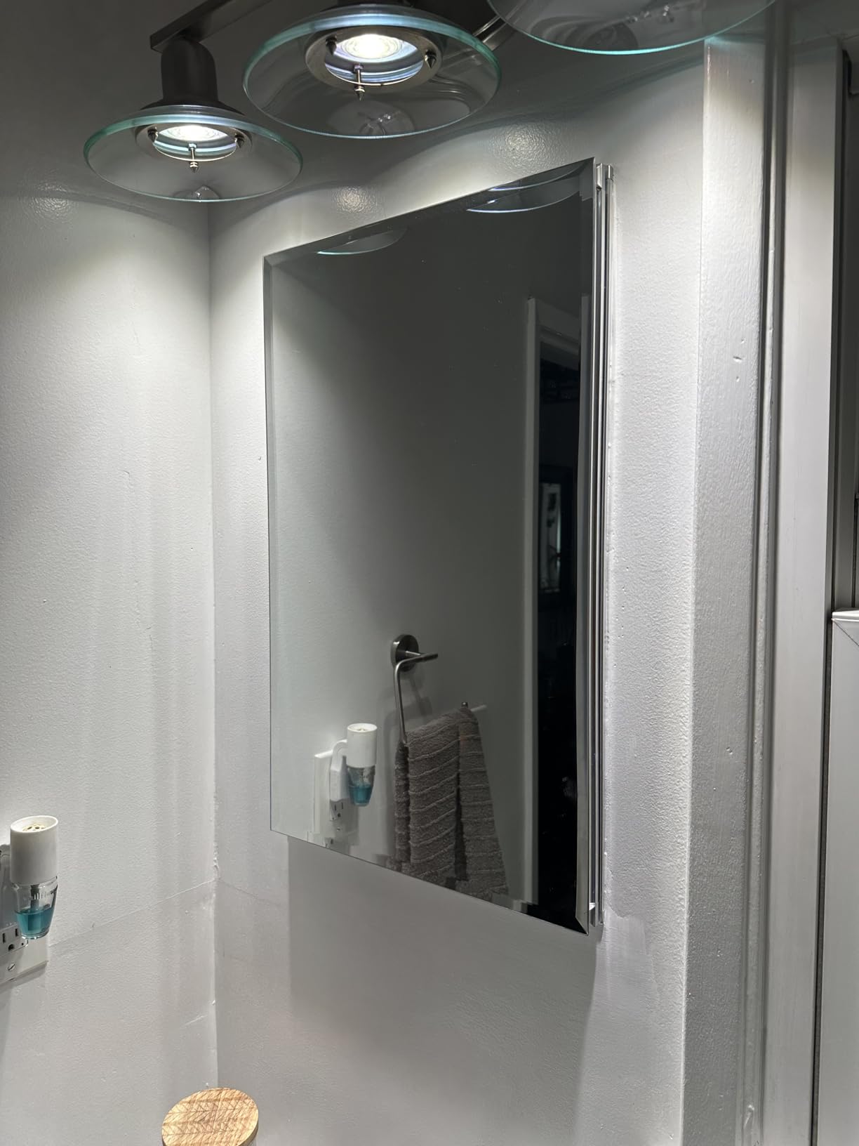 Fundin Aluminum Bathroom Medicine Cabinet with Framless Double Sided Mirror Door15 Inch x 24 Inch Recess or Surface Mount, Silver customer photo 2