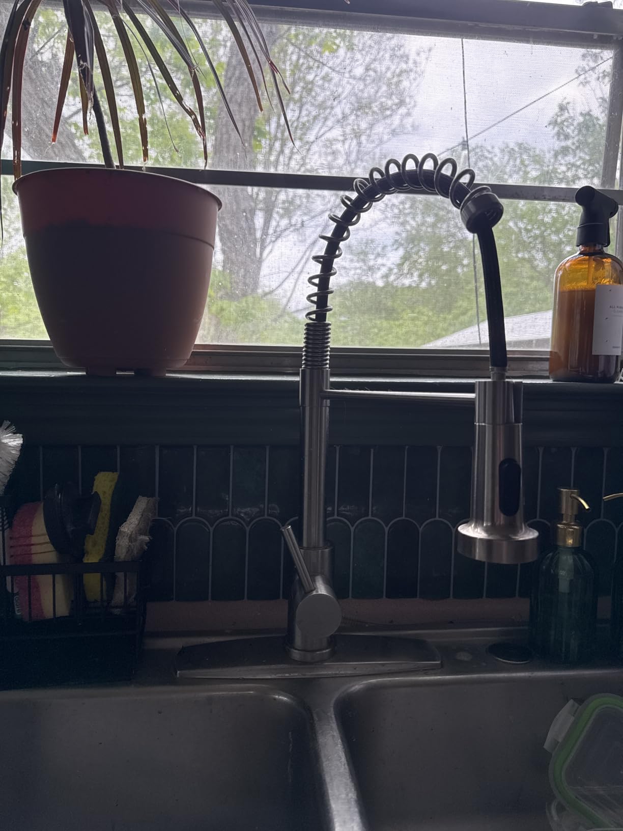 FORIOUS Black Kitchen Faucet with Pull Down Sprayer, Stainless Steel Commercial Single Handle Classic Spring Pull Out Kitchen Sink Faucet customer photo 2