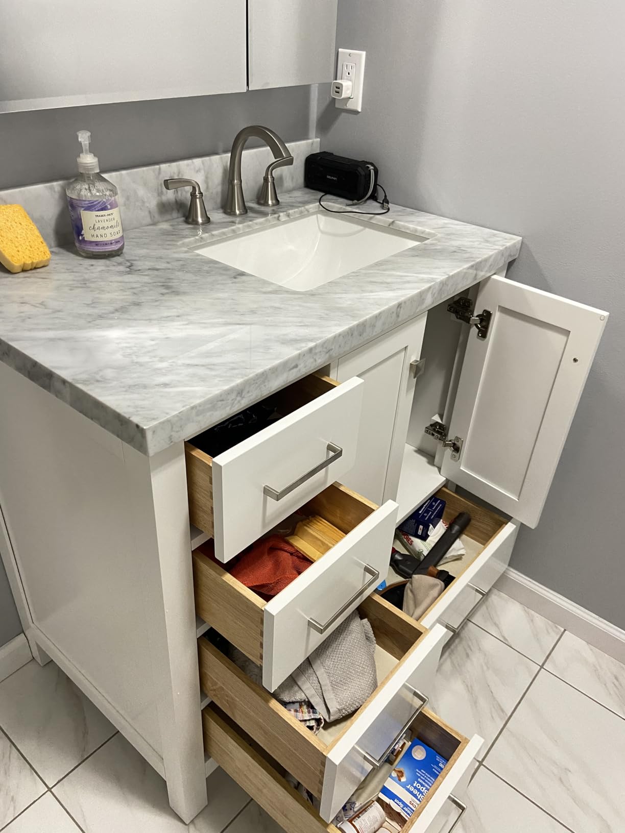 ARIEL Cambridge 36-inch Bathroom Vanity with Sink,Solid Wood, 1.5-inch Italian Carrara Marble Countertop, Single Rectangular Porcelain Sink, 2 Soft Closing Doors, 5 Dovetail Drawers, Espresso customer photo 1