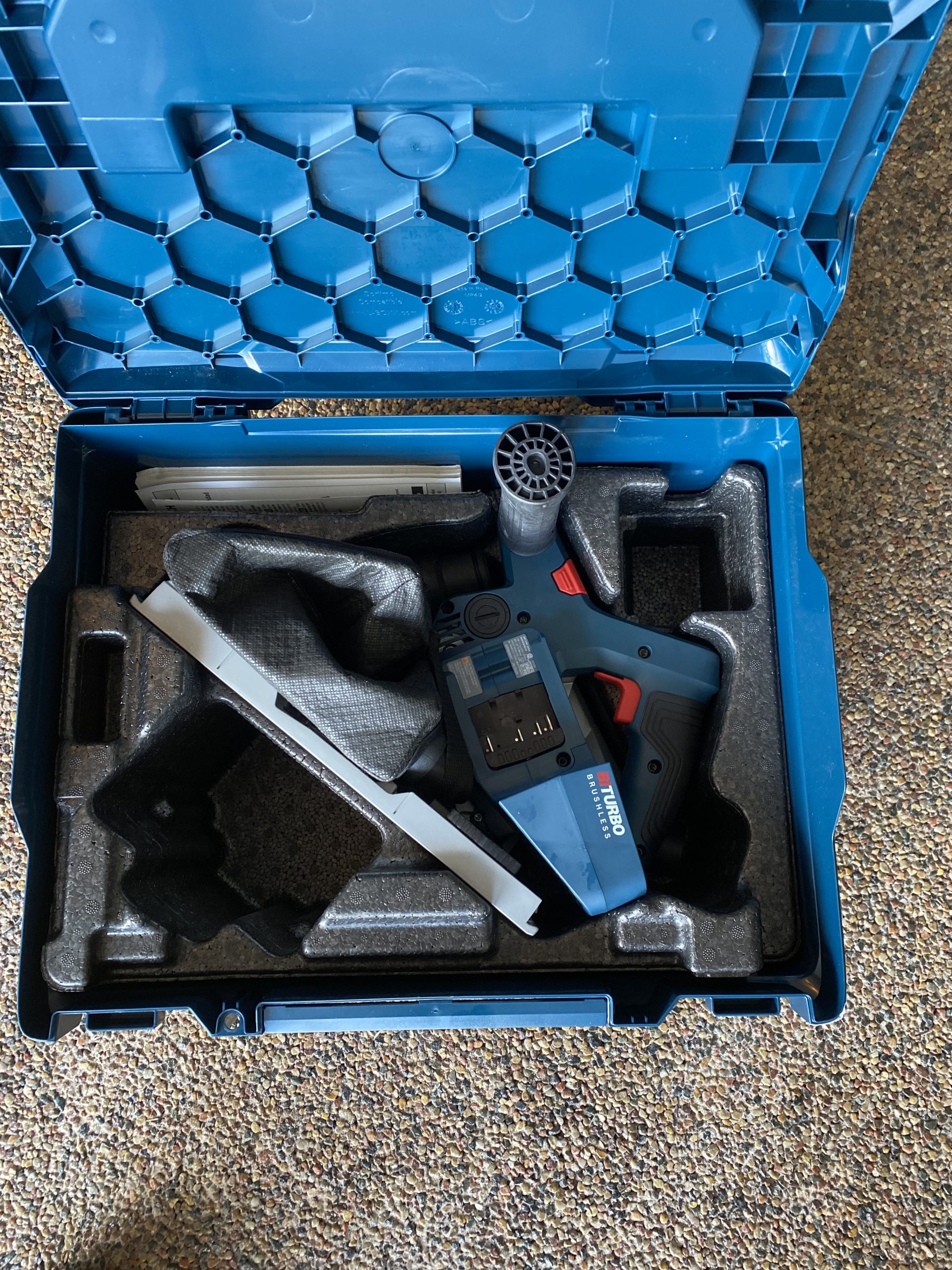 BOSCH GKT18V-20GCL14 PROFACTOR 18V Connected-Ready 5-1/2 In. Track Saw Kit with (1) CORE18V 8 Ah High Power Battery customer photo 2