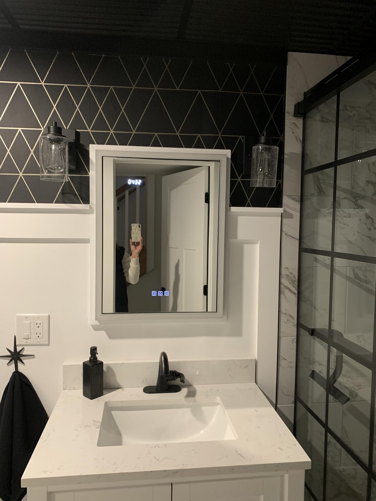 Delta Arvo Matte Black Bathroom Faucet 1 Hole, Single Hole Bathroom Sink Faucet for Vanity, Push-Pop Drain Assembly, Matte Black 15840LF-BL customer photo 2
