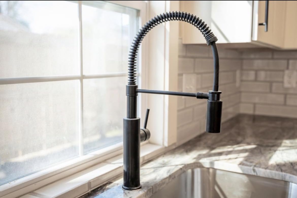 Delta Antoni Pro Style Commercial Kitchen Faucet with Pull Down Sprayer, Single Hole Matte Black Kitchen Sink Faucet, Single Handle, Matte Black 18803-BL-DST customer photo 1