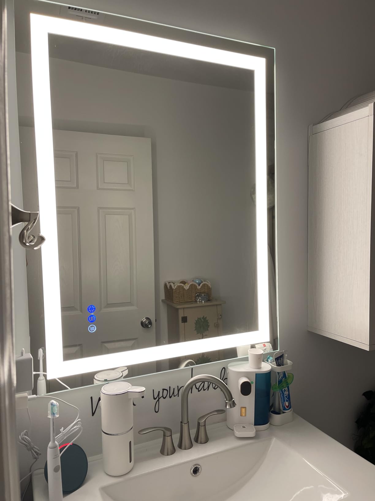 36x28 inch LED Lighted Bathroom Mirror with Anti-Fog, Wall Mounted Vanity Mirror with Smart Touch Button, Memory Function, Adjustable Warm White/Natural/Daylight Lights(Horizontal/Vertical) customer photo 2