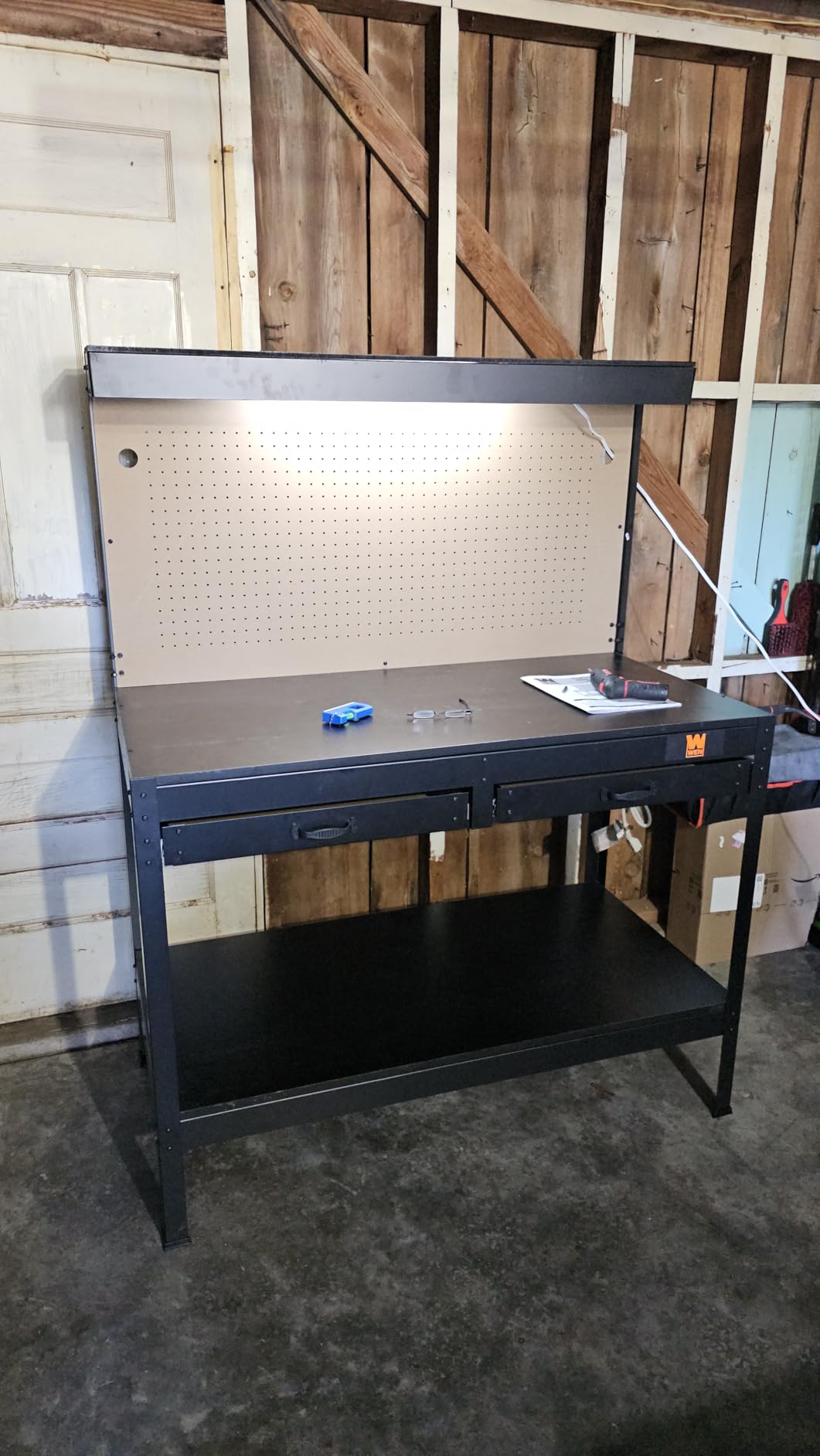 WEN WB4723T 48-Inch Workbench with Power Outlets and Light, Black customer photo 1