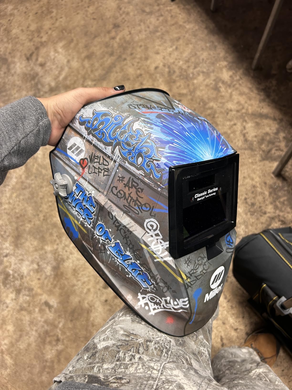 Miller Classic Series Auto-Darkening Welding Helmet - Professional TIG/MIG Welding Mask with ClearLight Technology, High Definition Optics, Variable Shade 8-13, Comfortable Headgear, Black customer photo 2