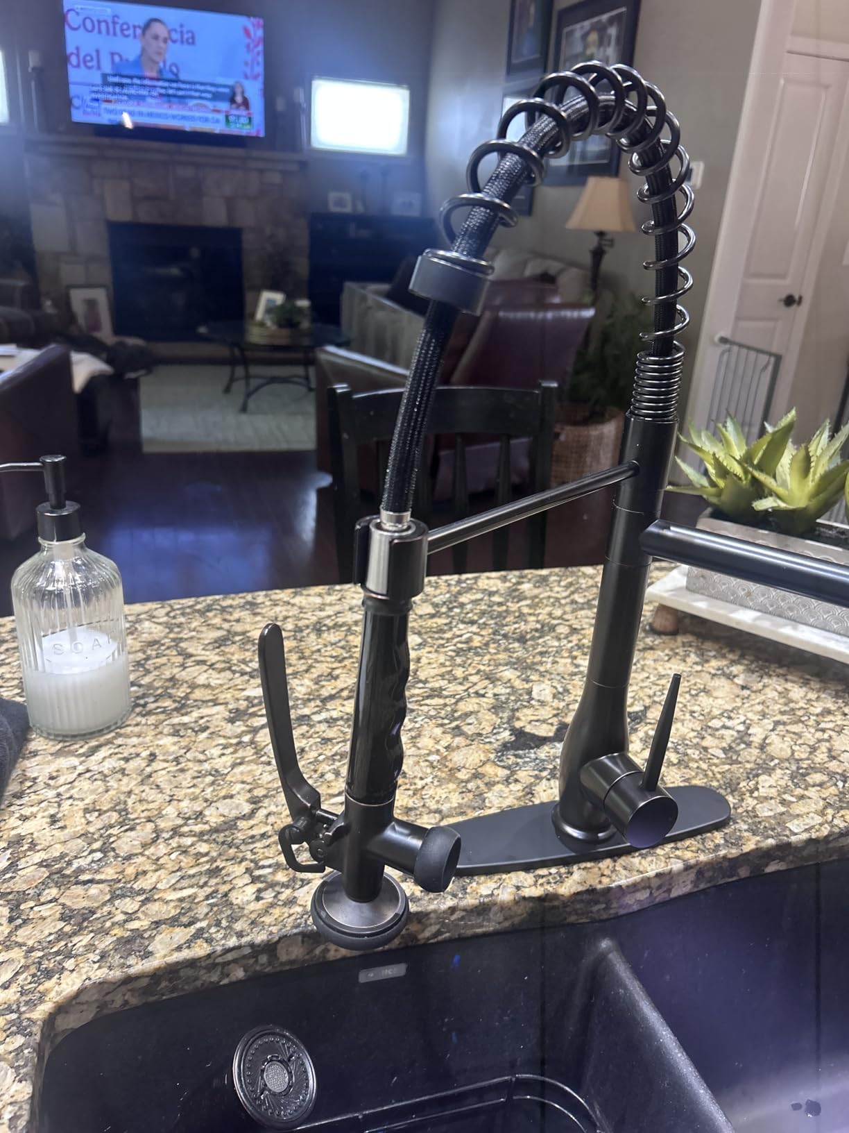 GIMILI Matte Black Kitchen Faucet with Pull Down Sprayer Single Handle High Pressure Kitchen Sink Faucet Commercial Double-Headed Kitchen Faucets customer photo 2
