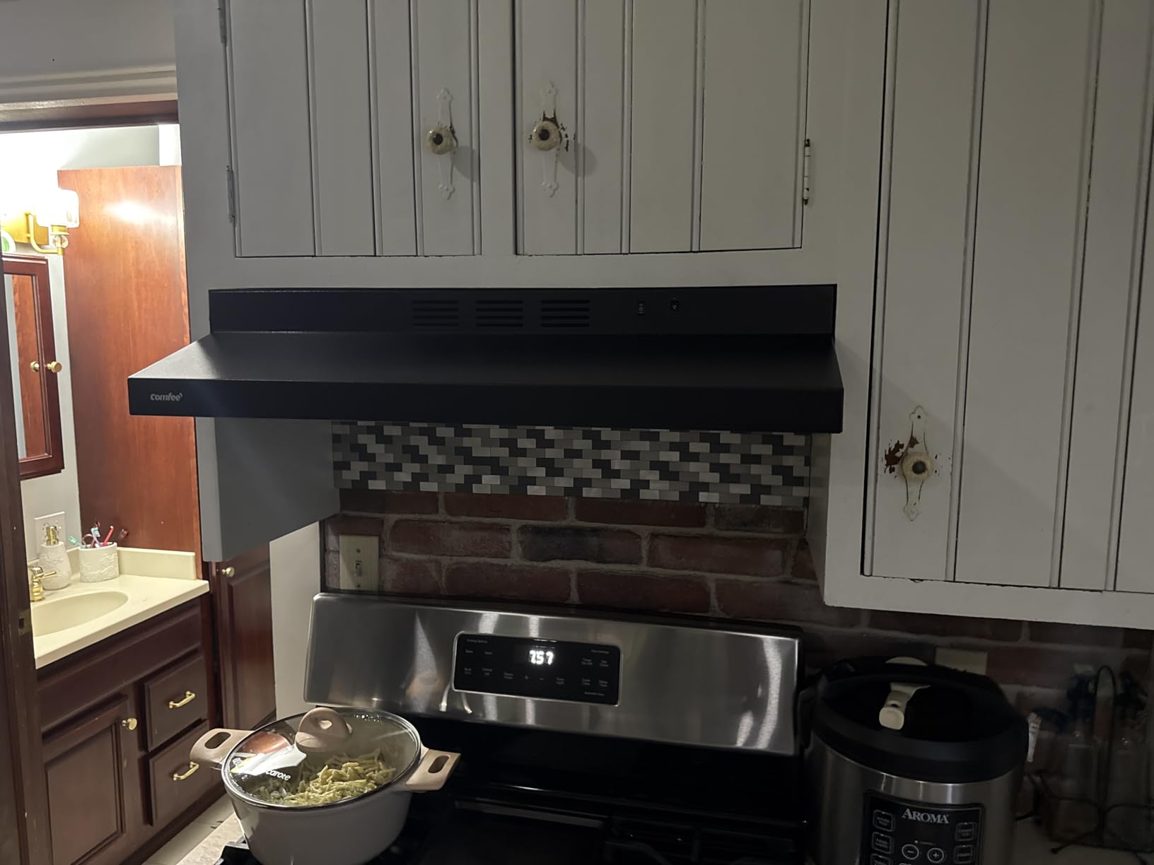 COMFEE' CVU30W4AST 30 inch Under Cabinet Ducted/Ductless Convertible Slim Vent Durable Stainless Steel Kitchen Reusable Filter, 3 Speed Exhaust Fan and 1 LED Lights Range Hood, 2.0 Version customer photo 2