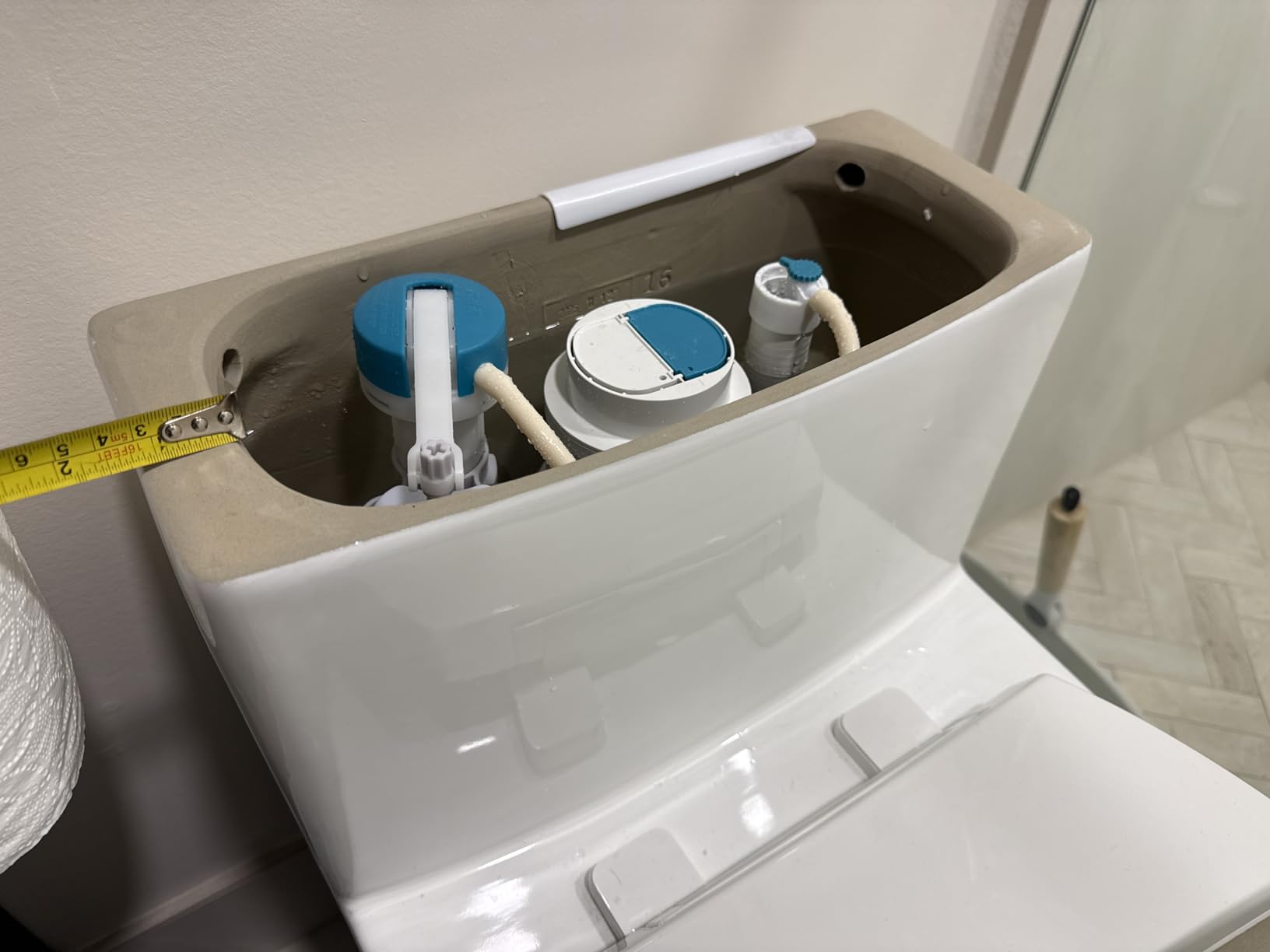 HOROW T0338W Compact One Piece Toilet, ADA Chair Height 17.3