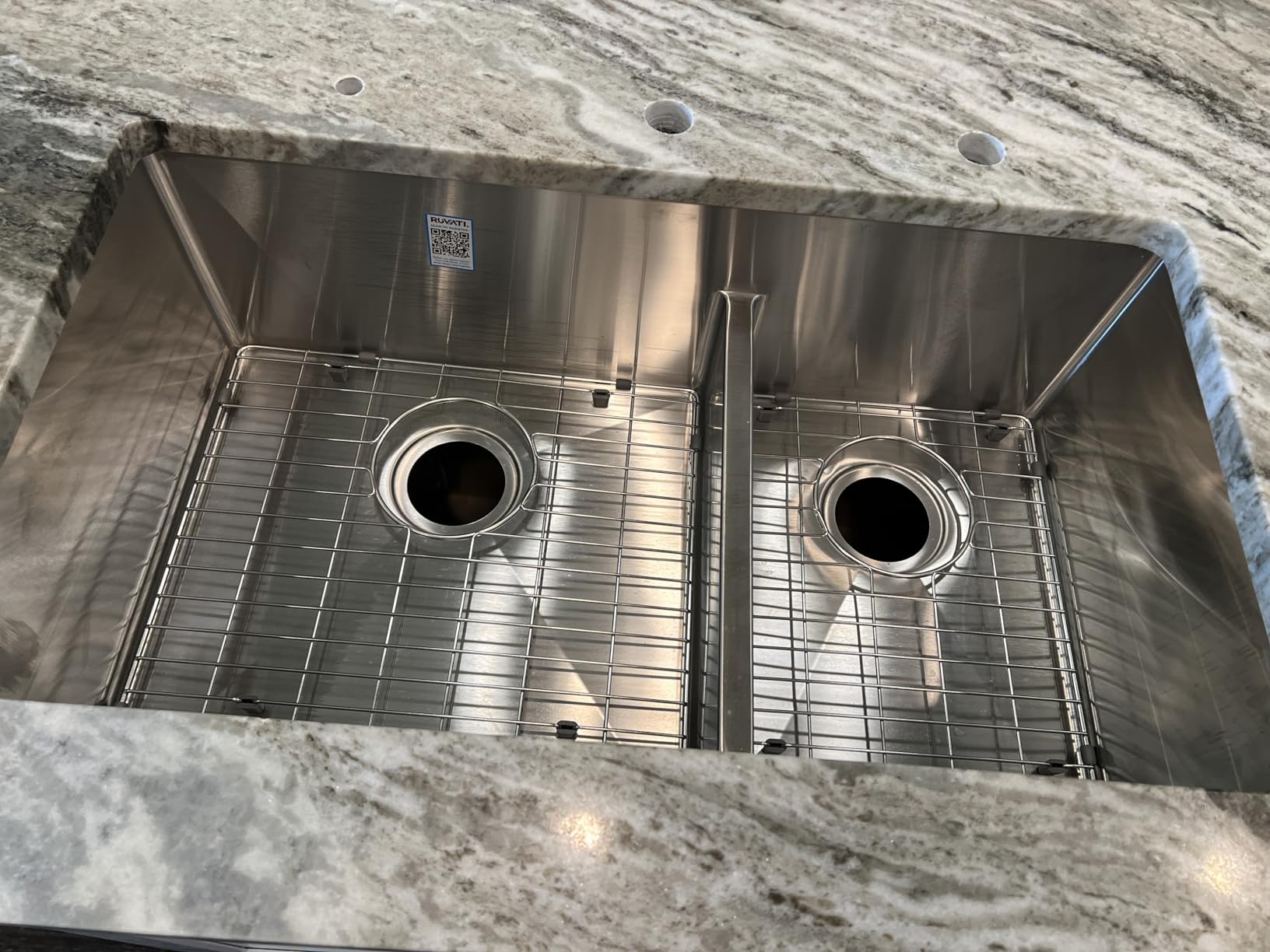 Ruvati 33-inch Low-Divide Rounded Corners Undermount Kitchen Sink - 40/60 Double Bowl Kitchen Sinks - 16 Gauge Stainless Steel Kitchen sink with Brushed Finish hides scratches - RVH7418 customer photo 1