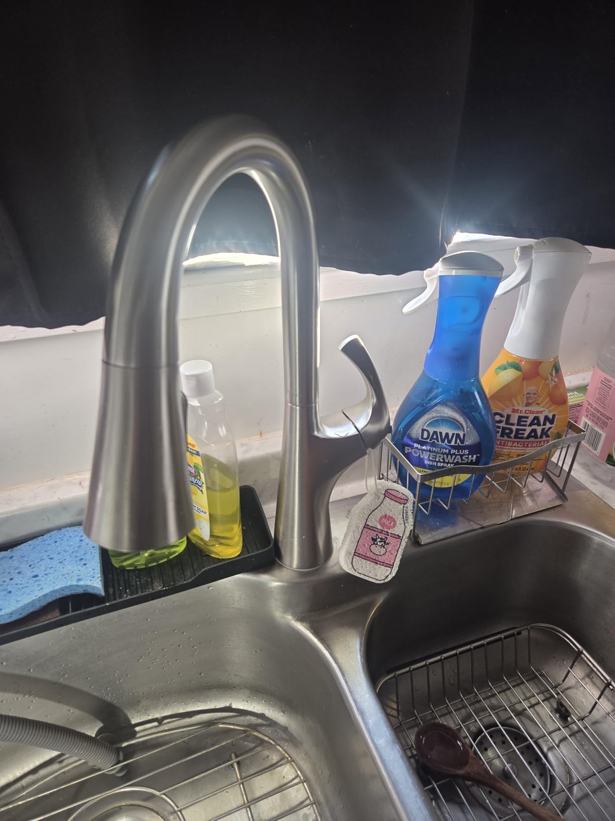 Pfister Talega Pull-Down Kitchen Faucet with Sprayer in Matte Black - Single Handle High Arc Spout with 3 Water Settings, 360° Swivel, and MagnePfit Magnetic Docking for Kitchen Sink customer photo 1