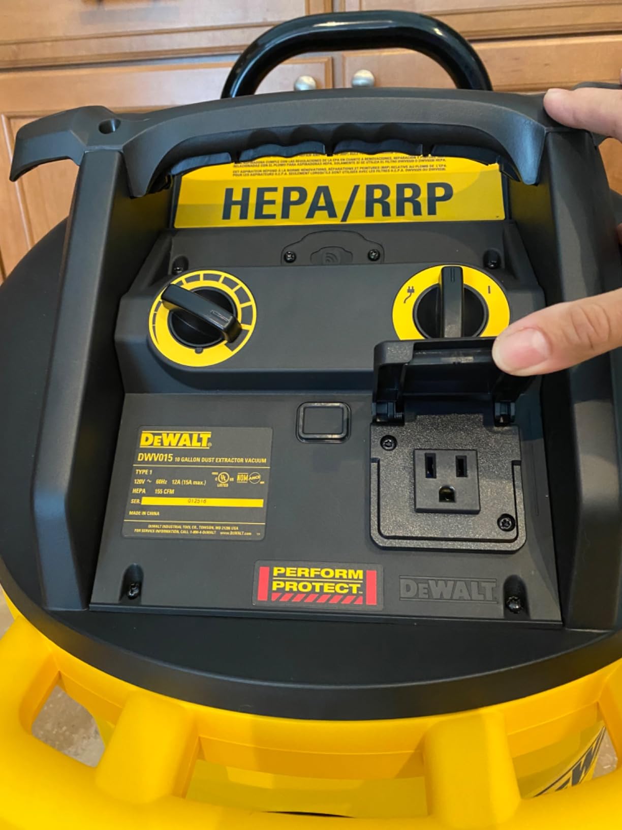 DEWALT 10 Gal. Dust Extractor with Automatic Filter Clean, Corded (DWV015) customer photo 1