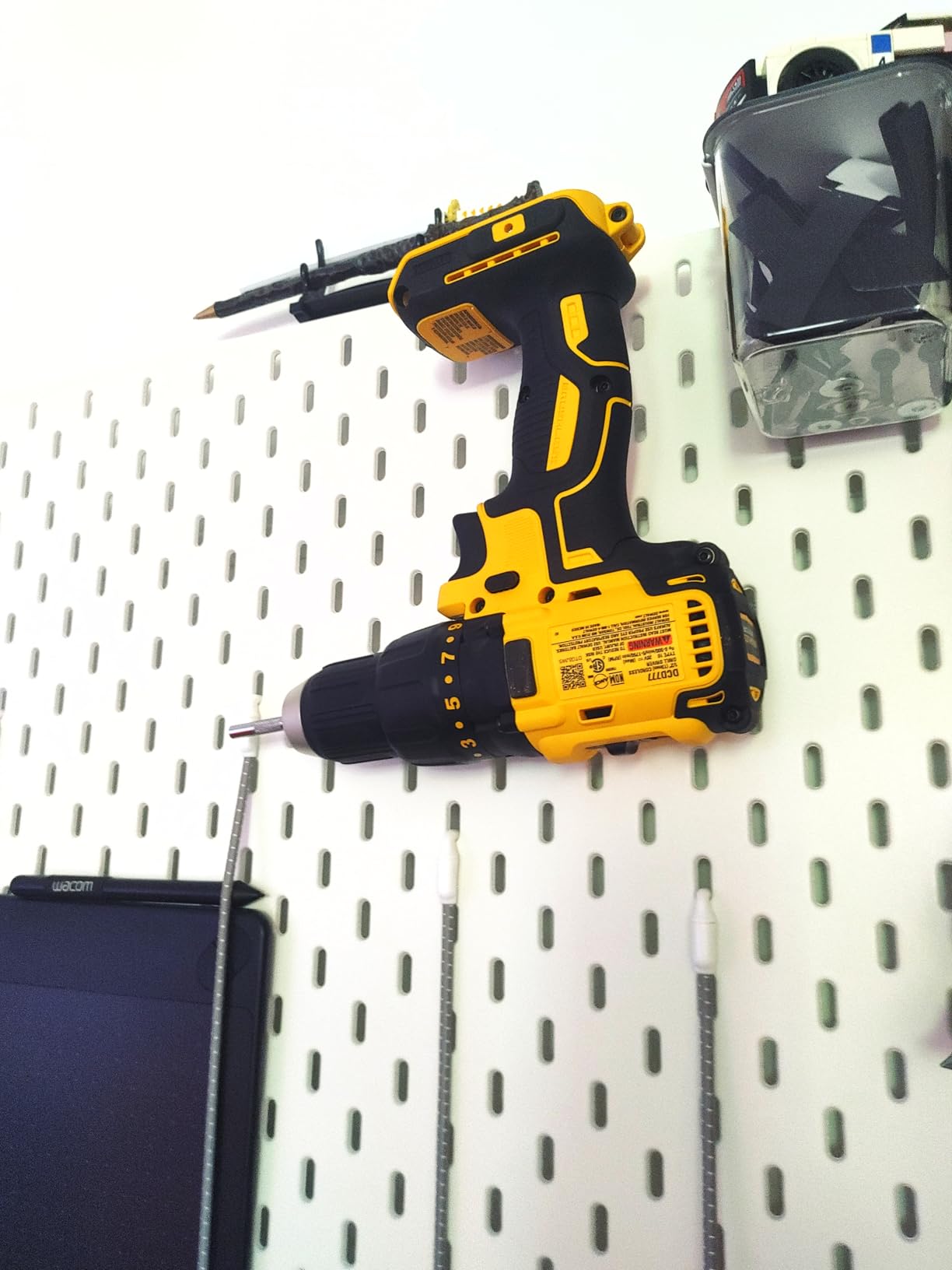 DEWALT 20V MAX Cordless Drill Driver Set, Brushless 1/2 In 2 Speed, 2.0 Ah Battery and Charger Included (DCD777D1) customer photo 1