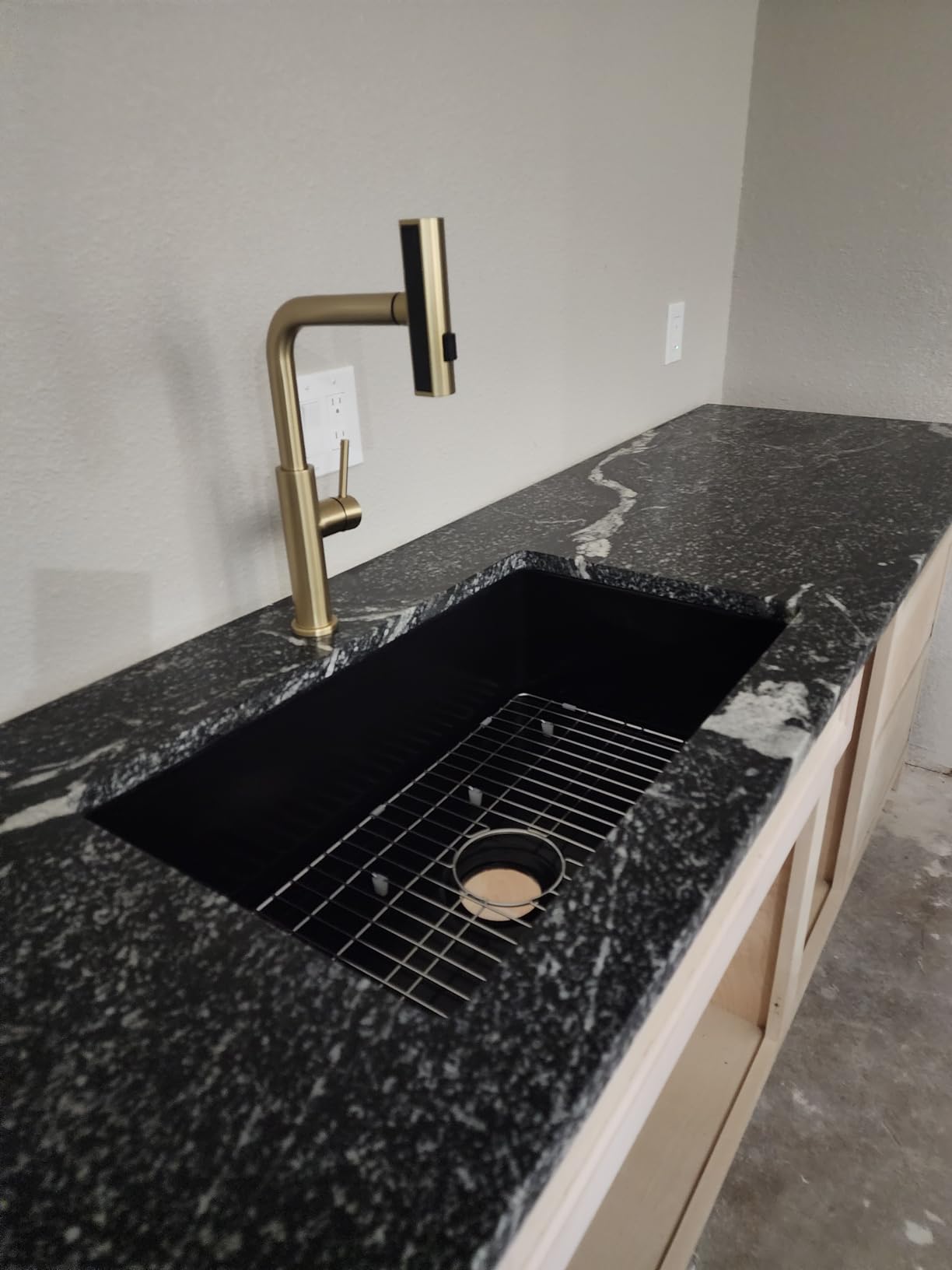 White Farmhouse Sink 33 x 18 Inch, Large Firecaly Apron Front Undermount Farm Sink Heavy Duty Single Bowl, with Custom Accessories 2 Types, Pure White, for Kitchen customer photo 2