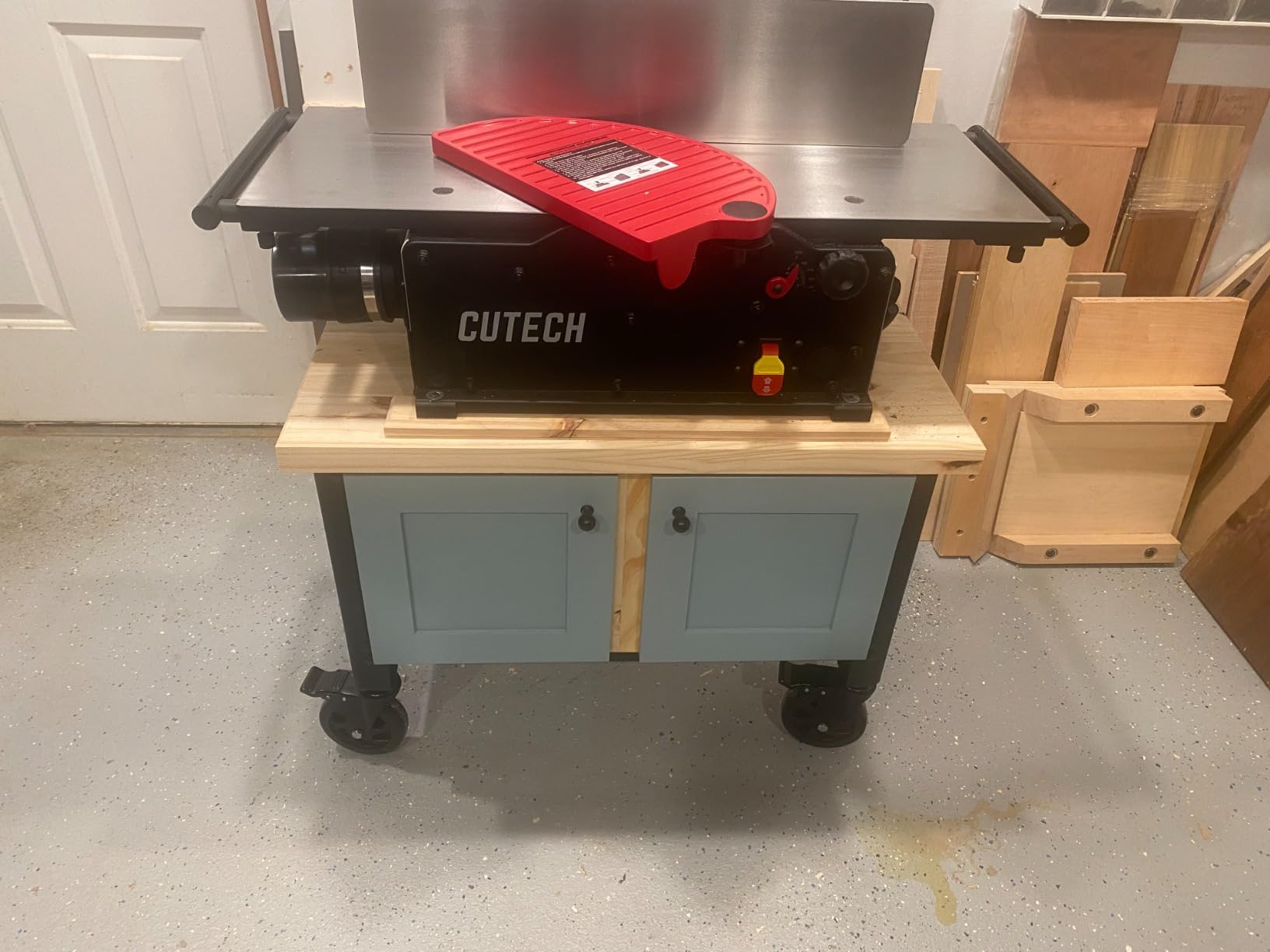 Cutech 401100HI 10-Inch Spiral Cutterhead Benchtop Jointer with Cast Iron Tables, 20 TC Inserts, Extra Long 24