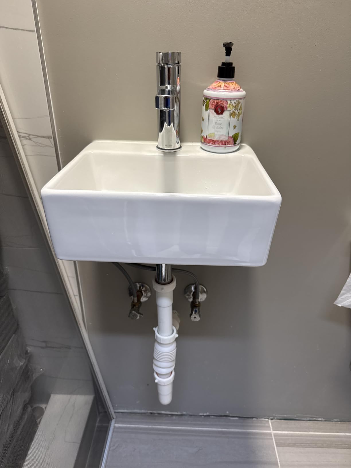 Moen Beric Bronzed Gold Modern One-Handle Single Hole Bathroom Faucet with Drain Assembly and Optional Deckplate for Your Bath Sink, 84774BZG customer photo 2