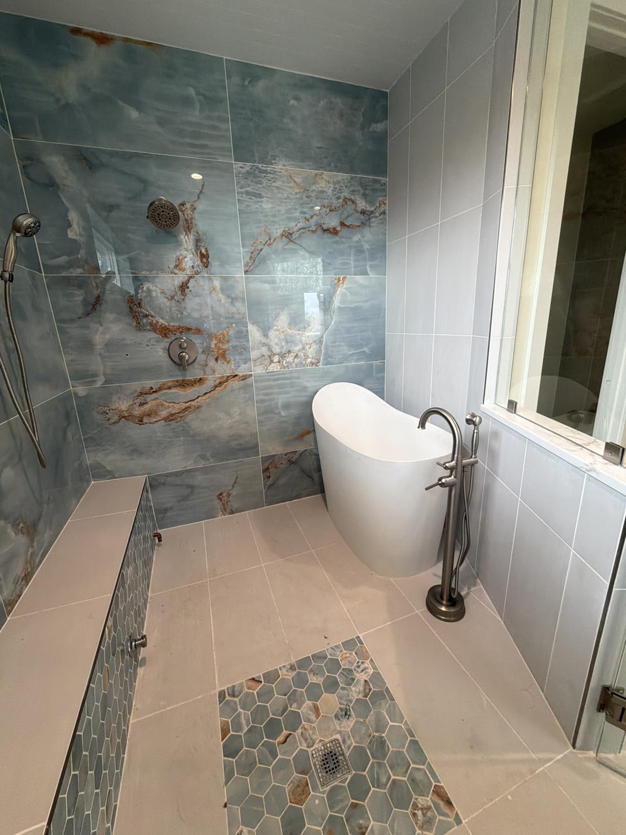 51'' Japanese Soaking Tub Freestanding Bathtub Resin Stone Bathtubs Deep Soaking Tub with Overflow and Pop-up Drain - White customer photo 2