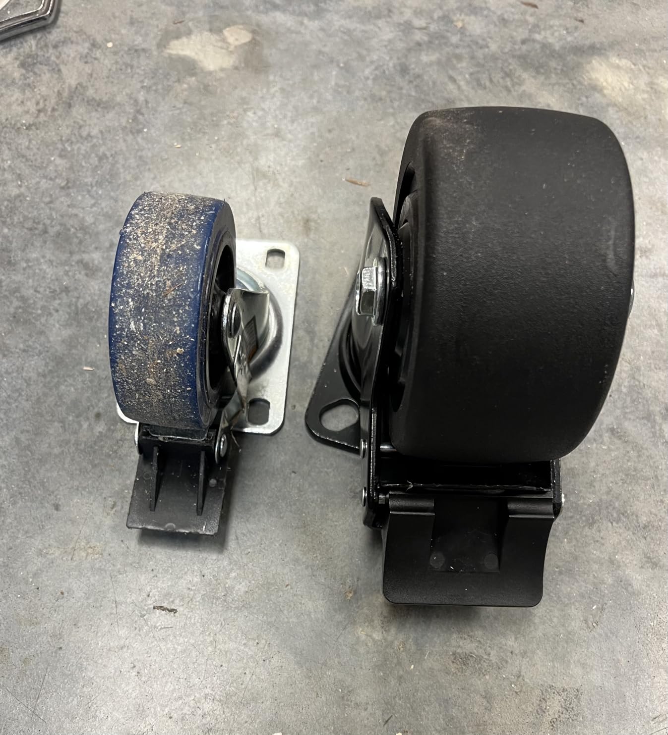 Nefish 4-Inch Heavy Duty Casters Set of 4, Industrial Grade Casters Wheels 7000 LBS, Low Gravity Plate Swivel Caster with Brake, Sturdy & Corrosion-Resistant Nylon Wheels for Industrial, Equipment customer photo 1
