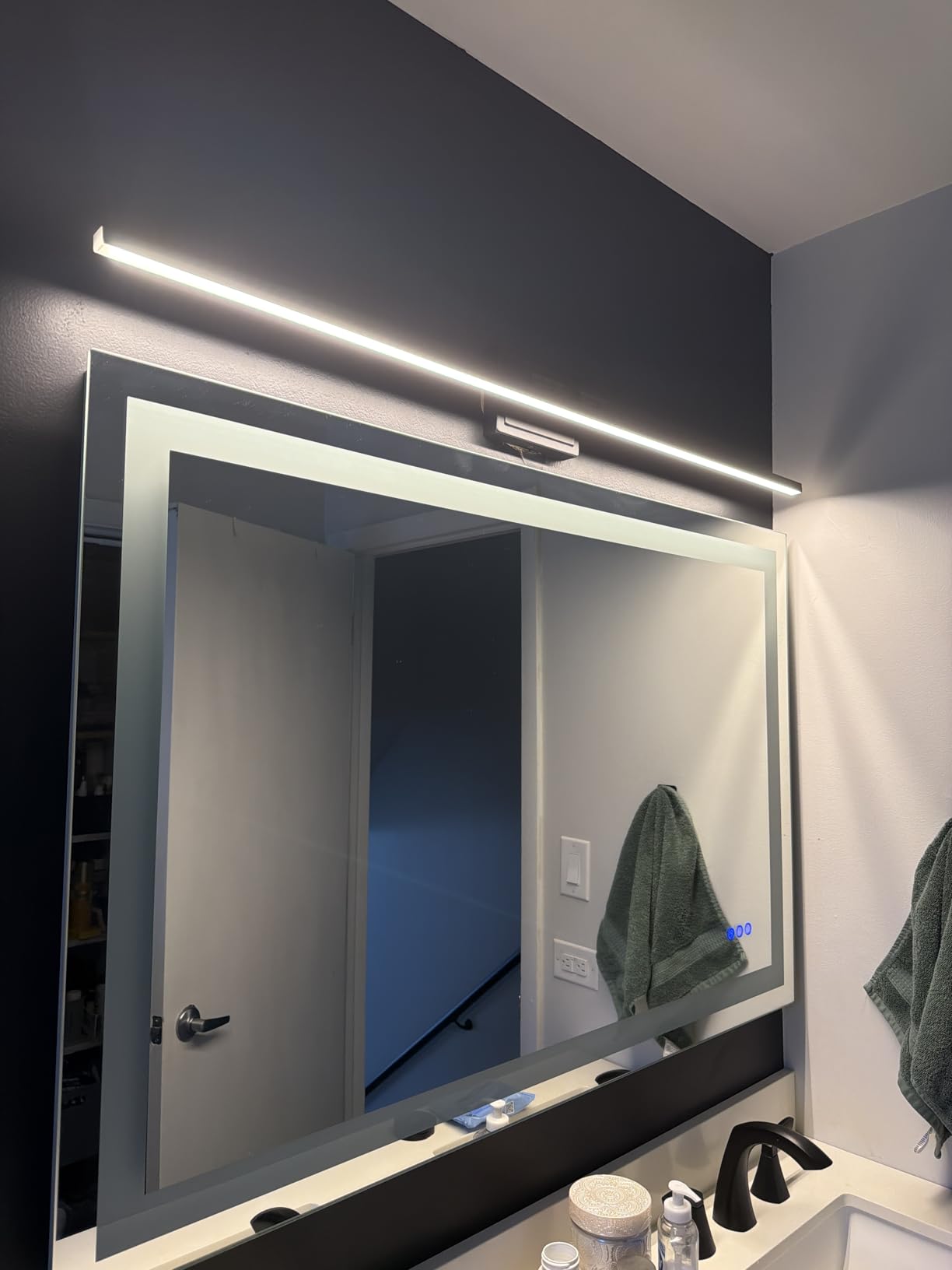 VOLISUN Modern Bathroom Vanity Light 48 inch, Rotatable, 30W Dimmable 5CCT Led Bathroom Light Fixture Over Mirror, Black Bar Vanity Light for Bathroom Mirror Cabinets-ETL Certificated customer photo 1
