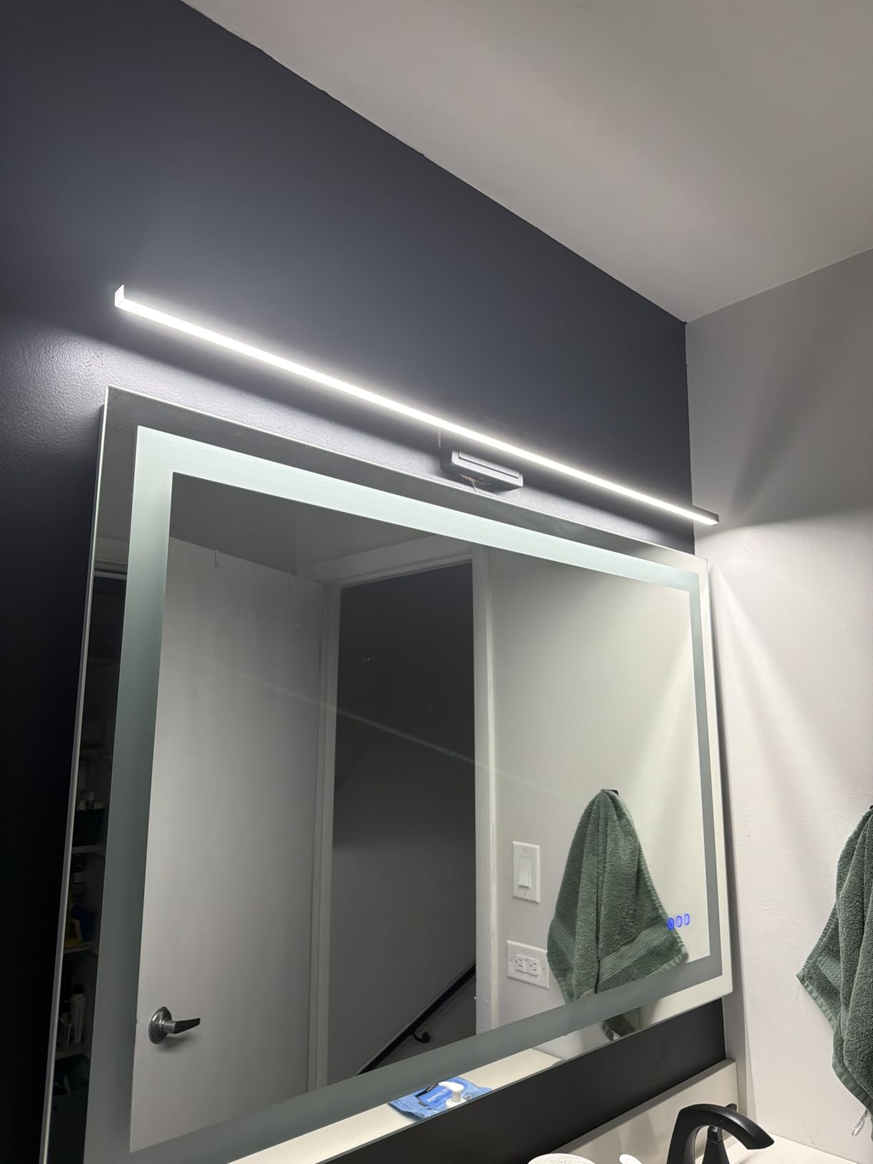 VOLISUN Modern Bathroom Vanity Light 48 inch, Rotatable, 30W Dimmable 5CCT Led Bathroom Light Fixture Over Mirror, Black Bar Vanity Light for Bathroom Mirror Cabinets-ETL Certificated customer photo 2