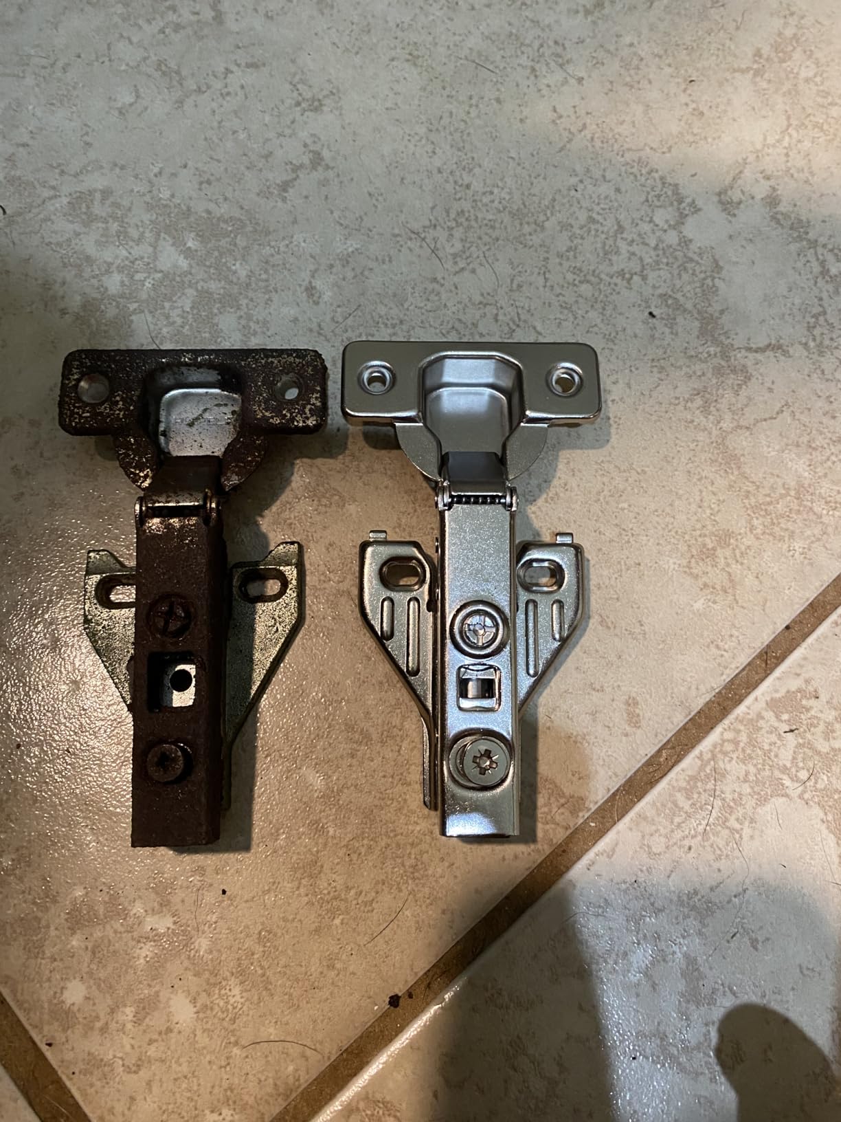 Ravinte 1 Pair 2 Packs Full Overlay Cabinet Door Hinges,105 Degree Adjustable Concealed Kitchen Cabinet Hinges Soft Close for Face Frame Cabinet customer photo 1