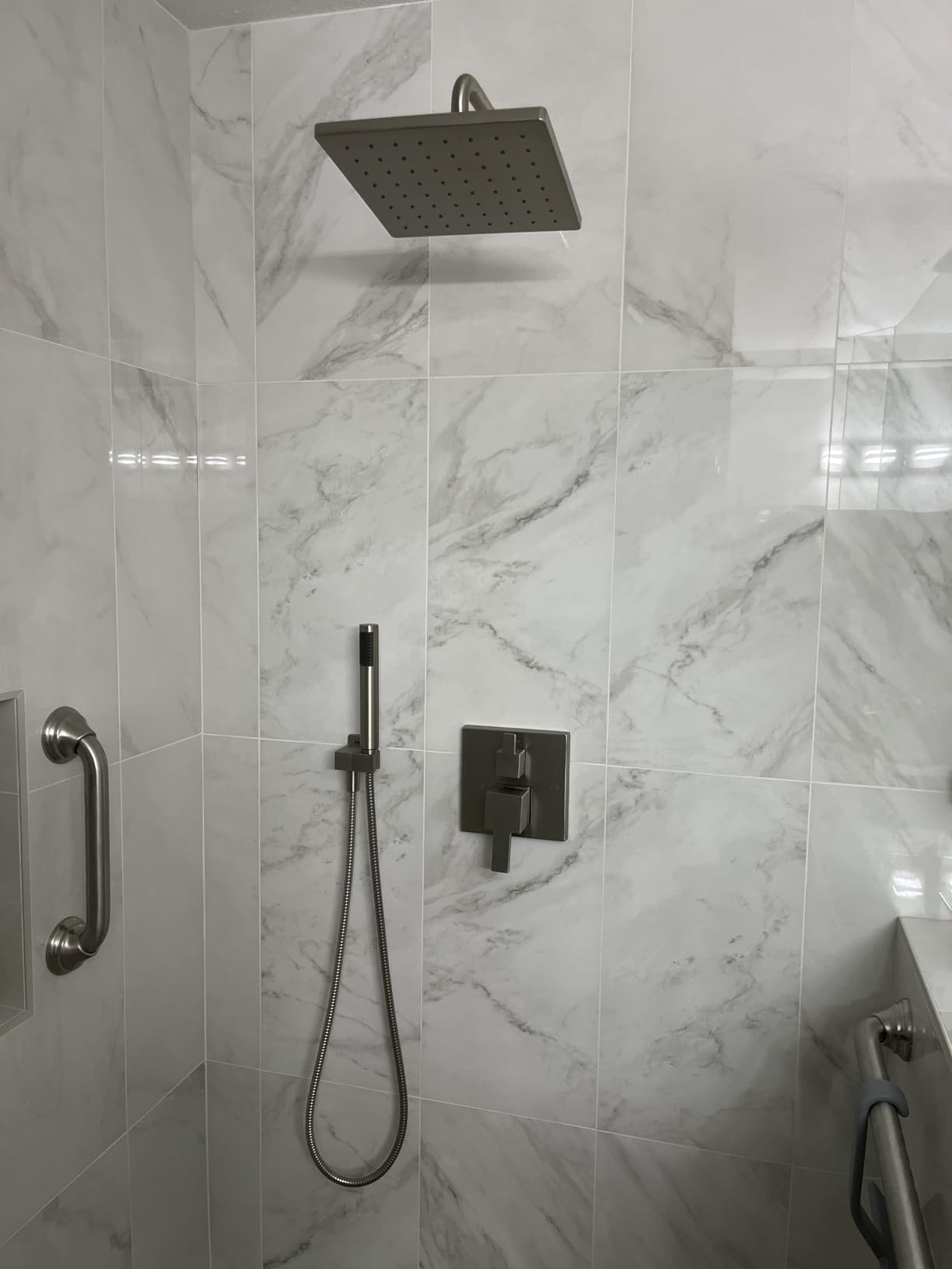 Delta Modern 14 Series Square Rain Shower System Faucet Set, Rainfall Brushed Gold Shower Head and Handle Set, Valve Trim Kit, 10 Inch, Champagne Bronze 342701-CZ customer photo 1