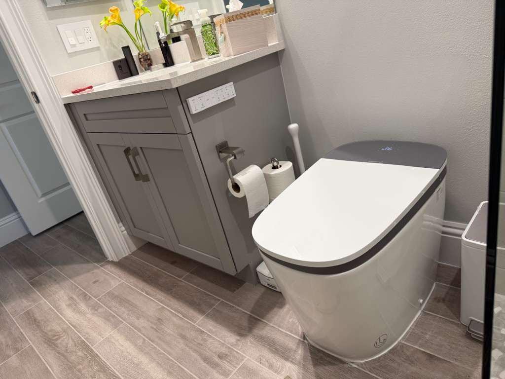 WOODBRIDGE Smart Toilet with 1000g MaP Flush Score, Foam Shield, Moving Dryer, ADA Comfort Height, Auto Flush, Blackout Flush, Auto Open & Close, Heated Seat, Bidet Toilet with Tank Built in (B0930S) customer photo 2