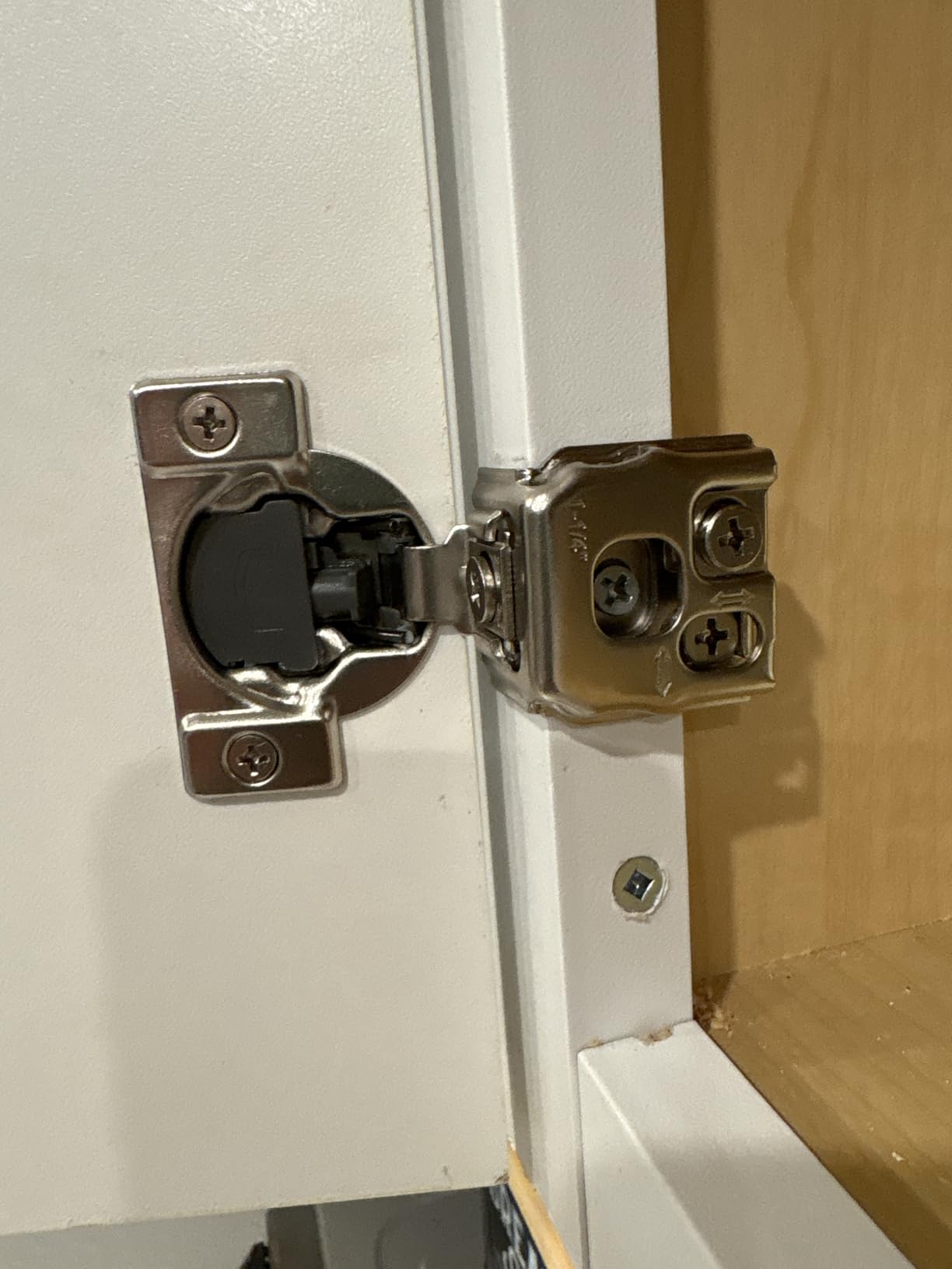 HOME EDIT 2 Pack 1 Pair 1-1/4 inch Overlay Soft Close Cabinet Hinges for Kitchen, Stainless Steel Three-Way Adjustable, Concealed Self-Closing Door Hinges customer photo 1