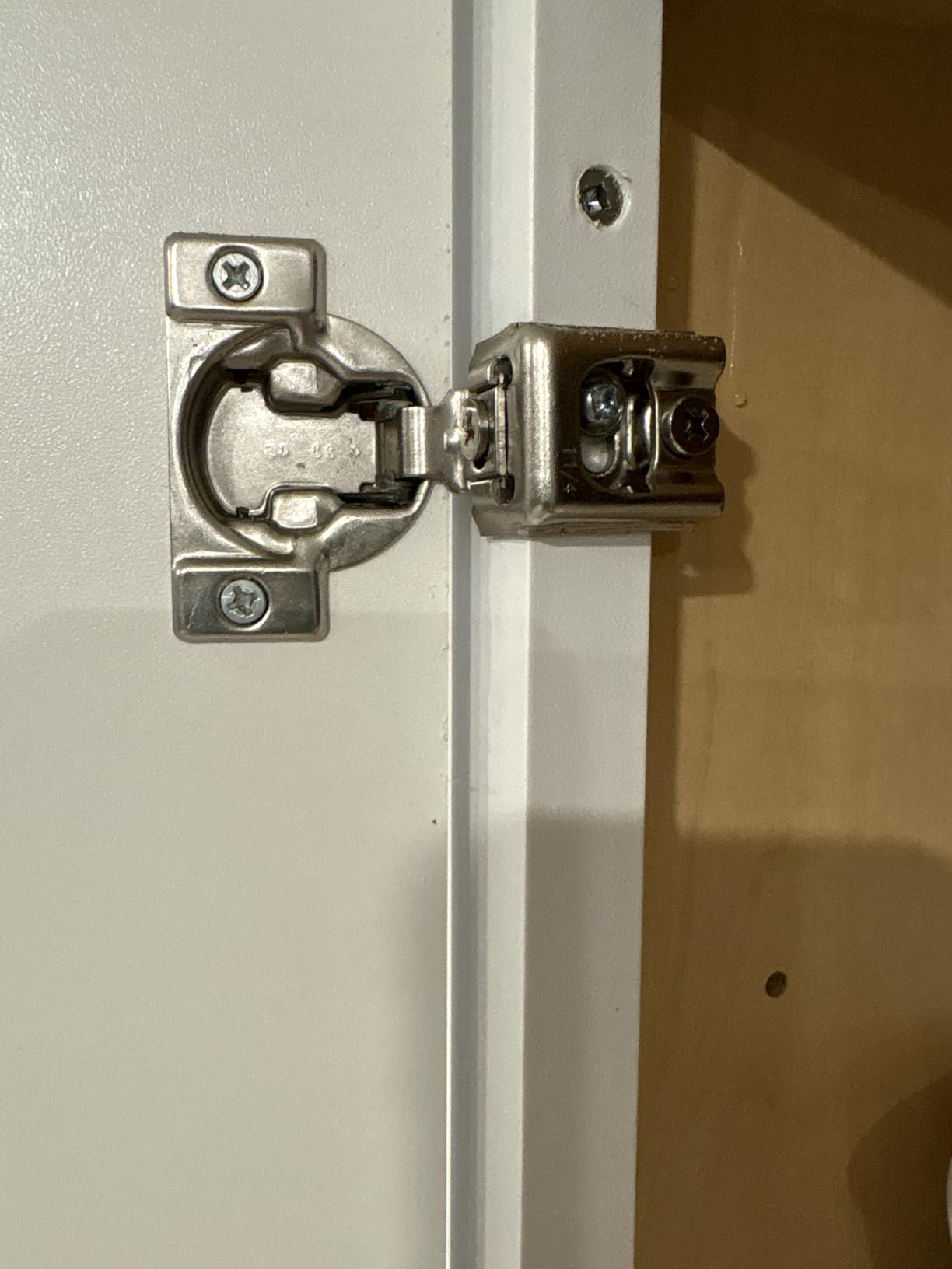HOME EDIT 2 Pack 1 Pair 1-1/4 inch Overlay Soft Close Cabinet Hinges for Kitchen, Stainless Steel Three-Way Adjustable, Concealed Self-Closing Door Hinges customer photo 2