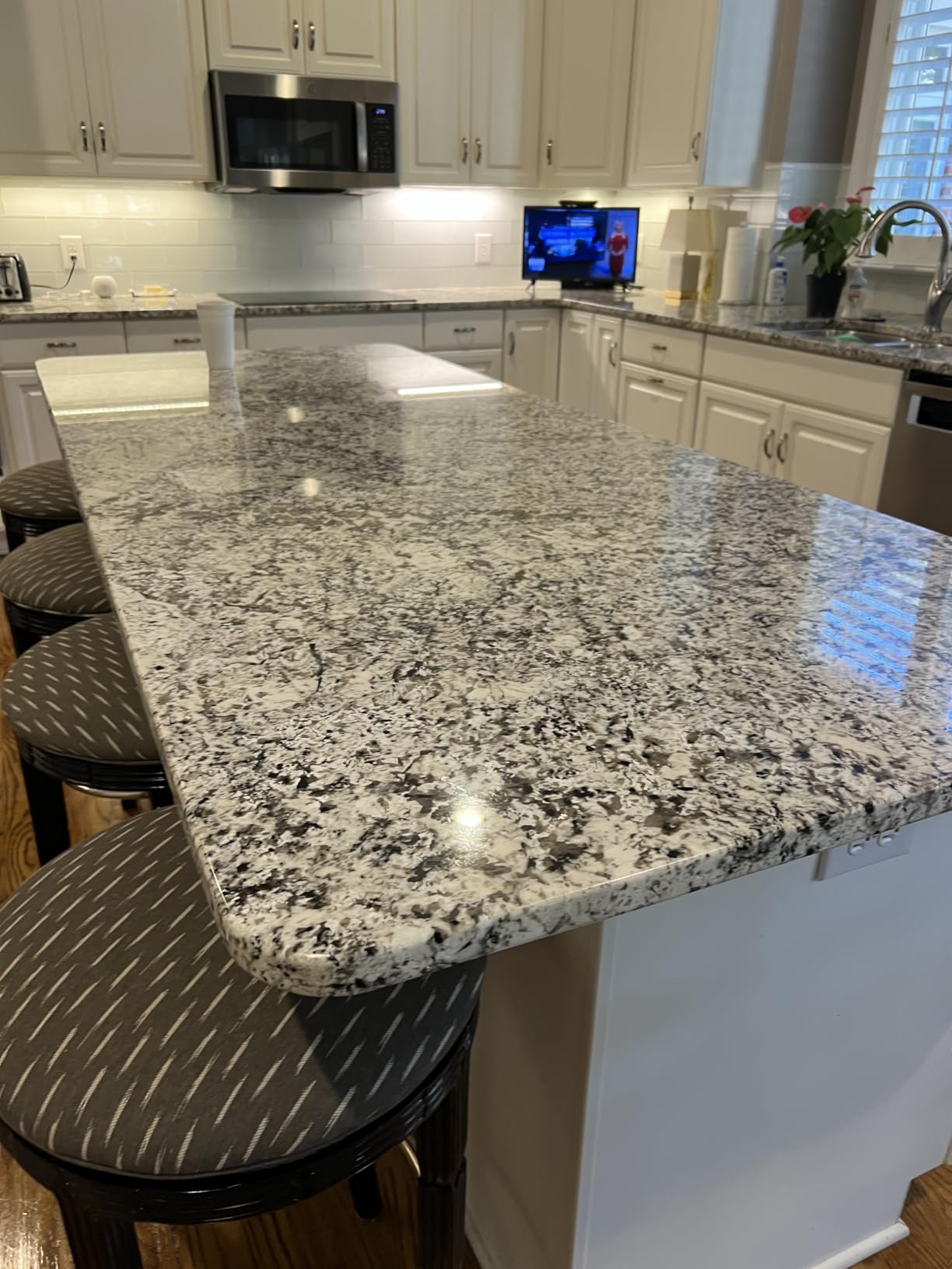 Weiman Stone & Granite Countertop Cleaner and Sealer Kit - Clean, Polish & Protect Natural Stone & Granite Sealer - Streak-Free - Safe for Granite, Marble & Quartz - 2 Pack (24 oz Each) customer photo 2