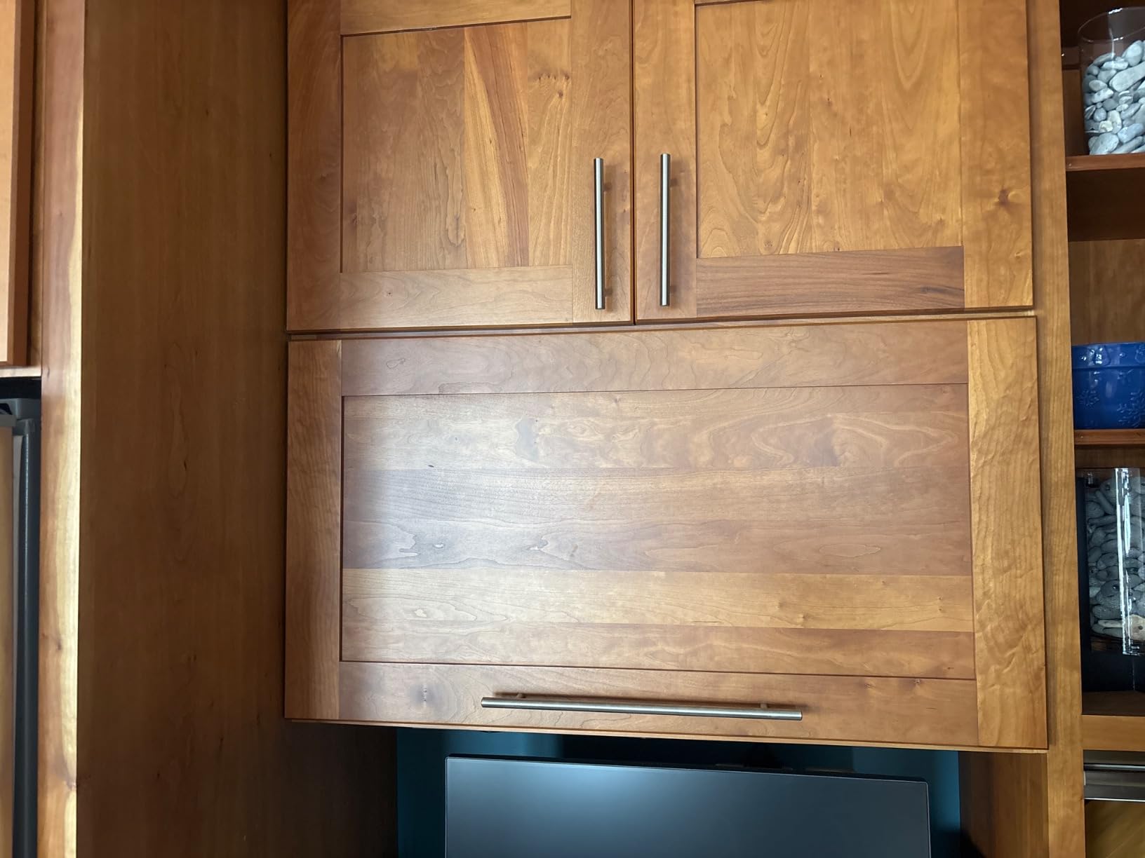 Vertical Lift Hinge, Vertical Swing Lift Pneumatic Arm Kitchen Mechanical Hinge Slow Closing, Durable & Silent Fit for Cabinet Width: 19.69-35.43